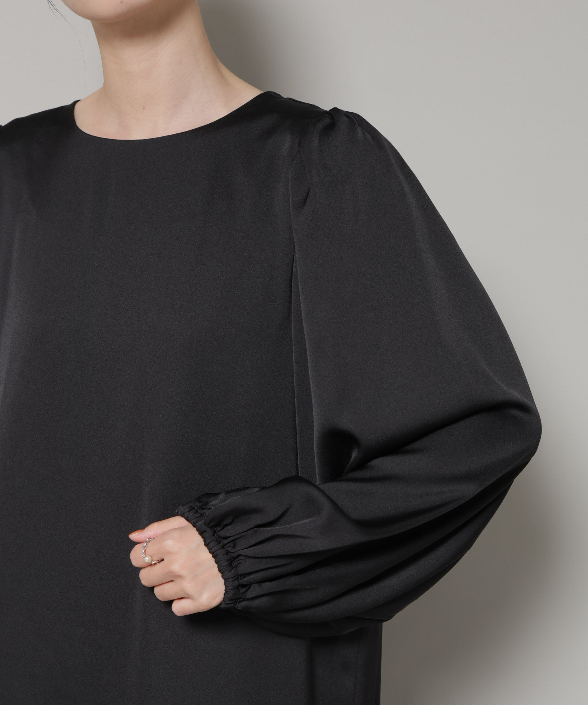 nano･universe「異素材切り替えギャザーサテンワンピース」|ワンピース|