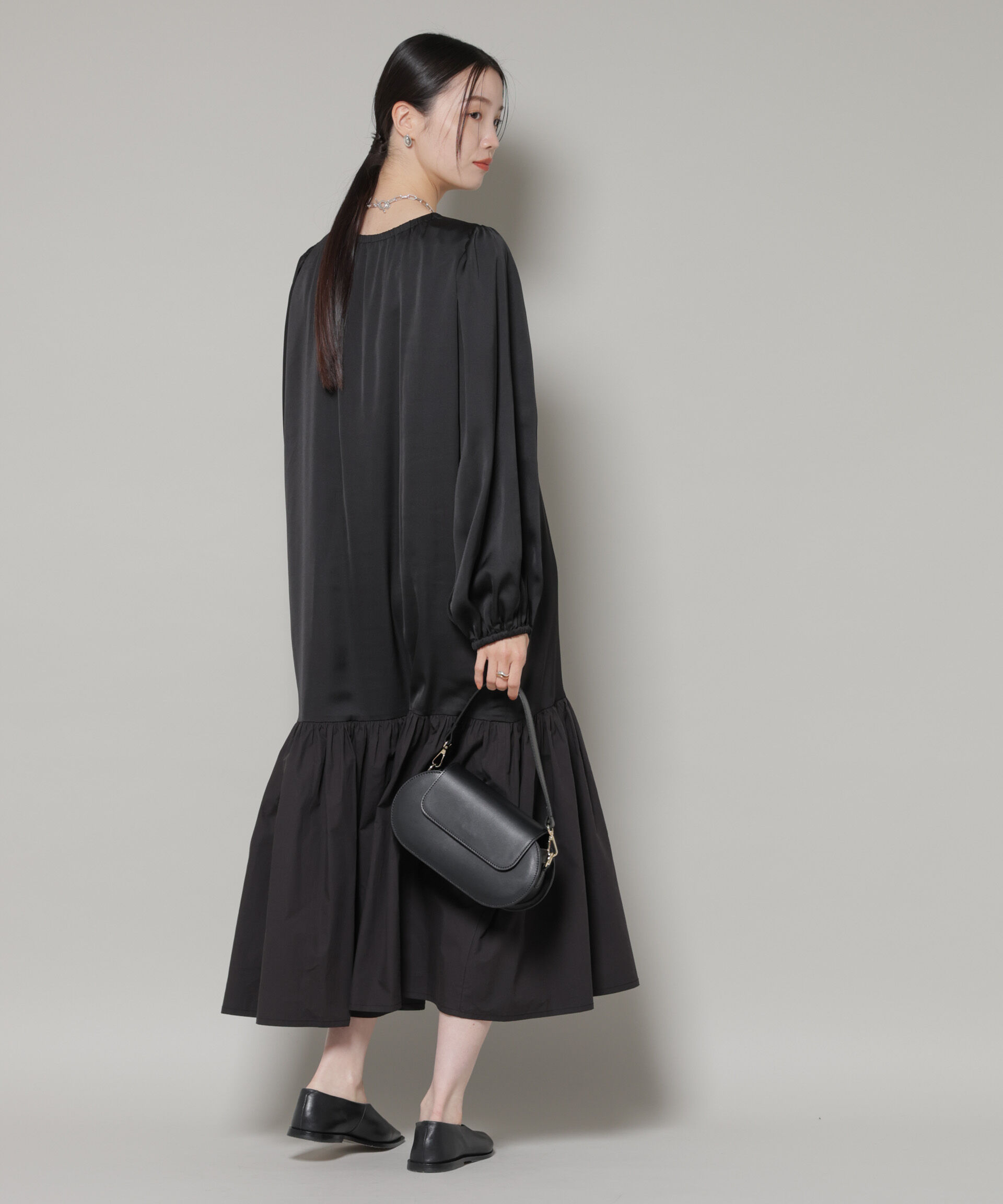 nano･universe「異素材切り替えギャザーサテンワンピース」|ワンピース|