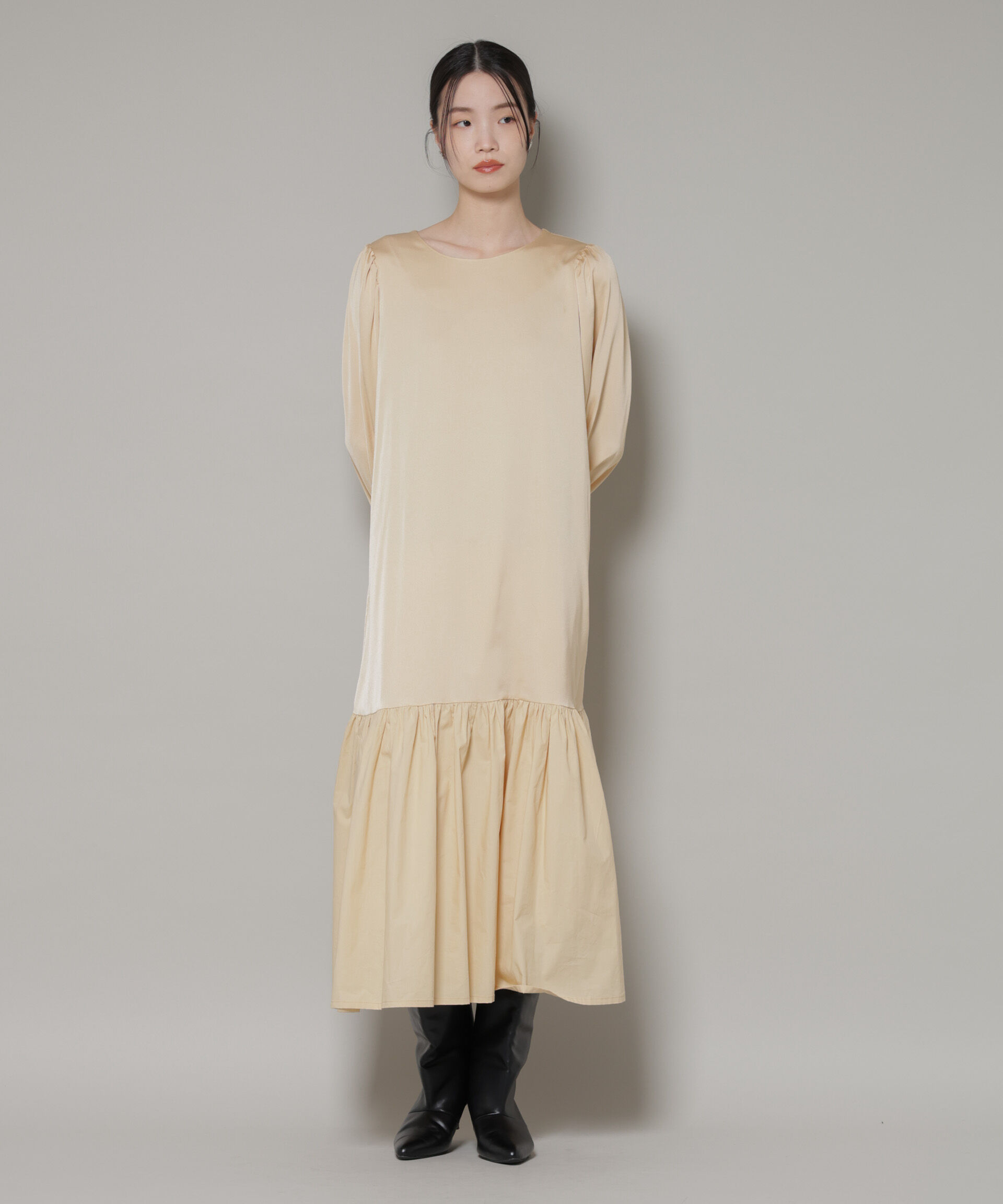 nano･universe「異素材切り替えギャザーサテンワンピース」|ワンピース|