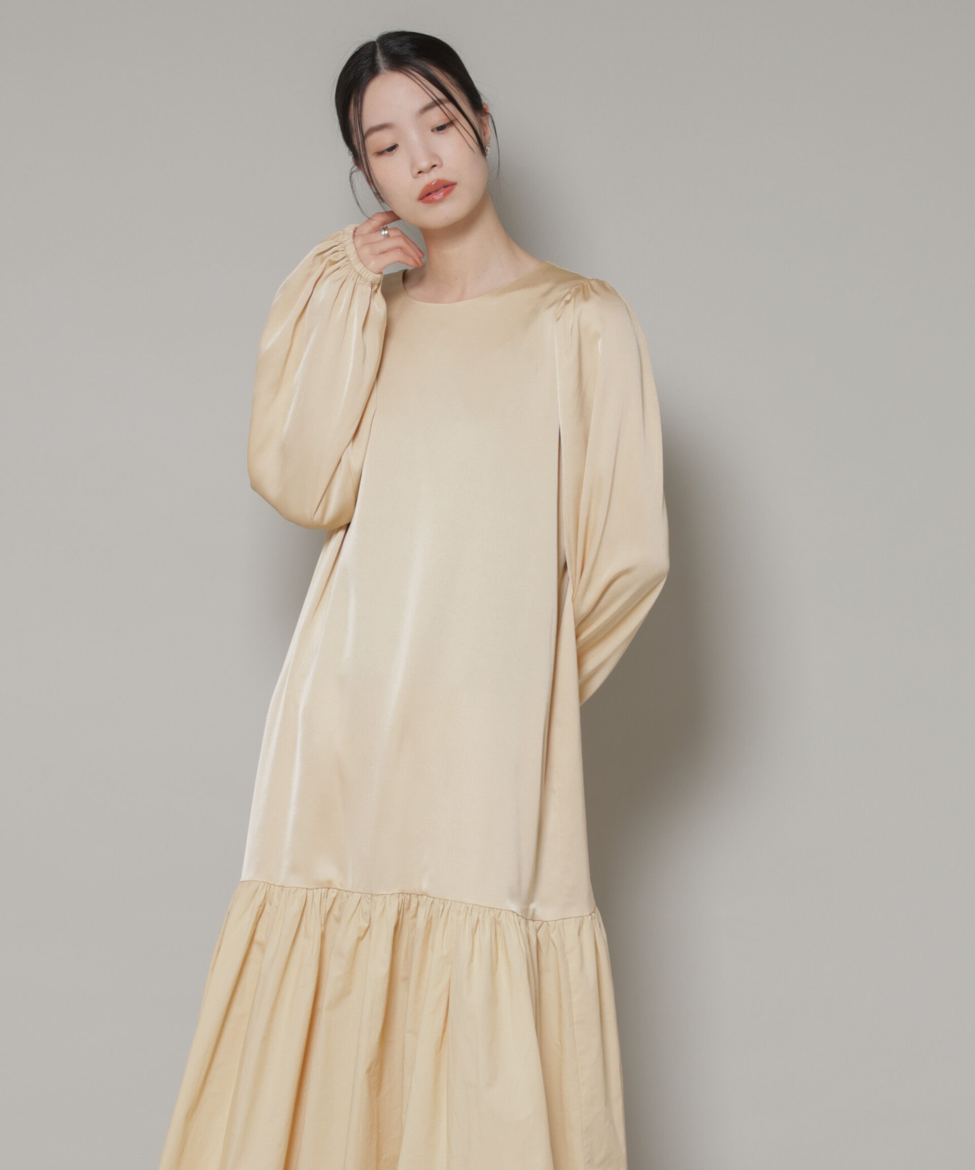 nano･universe「異素材切り替えギャザーサテンワンピース」|ワンピース|