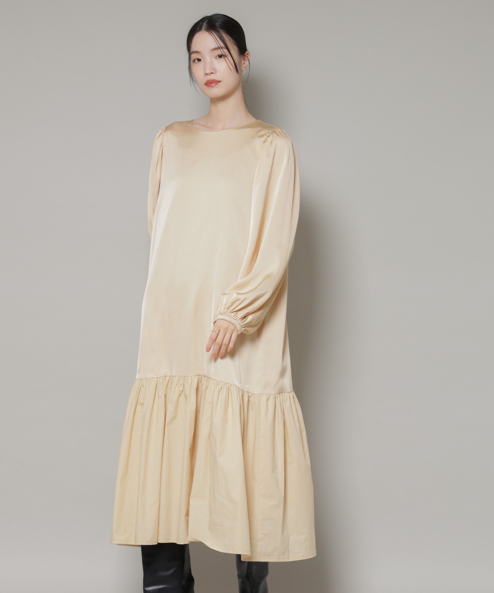 nano･universe「異素材切り替えギャザーサテンワンピース」|ワンピース|