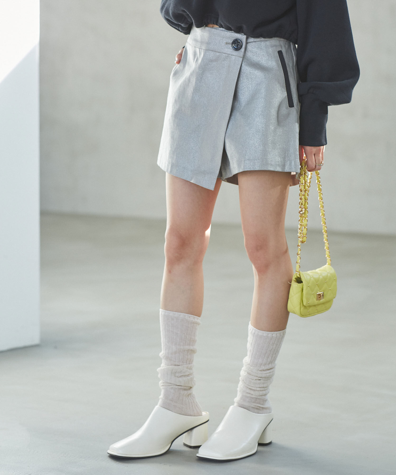 VIS「【STAYC/SUMIN着用】箔プリントミニスカパン」|スラックス|