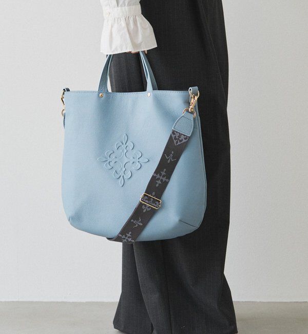  「スリム2WAYトートバッグ <エンボスモノグラム>」|トートバッグ|スカイブルー