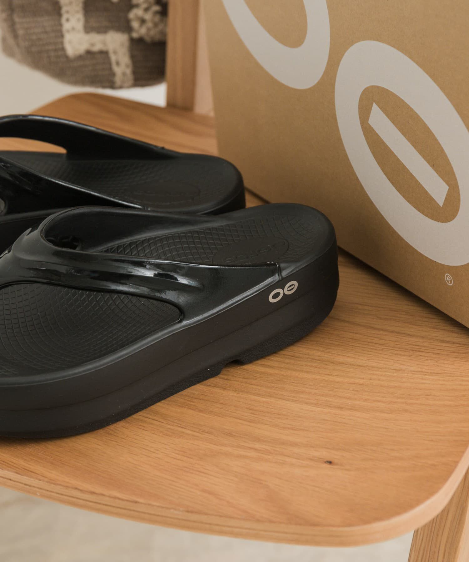 URBAN RESEARCH DOORS「OOFOS　OOmega」|サンダル|