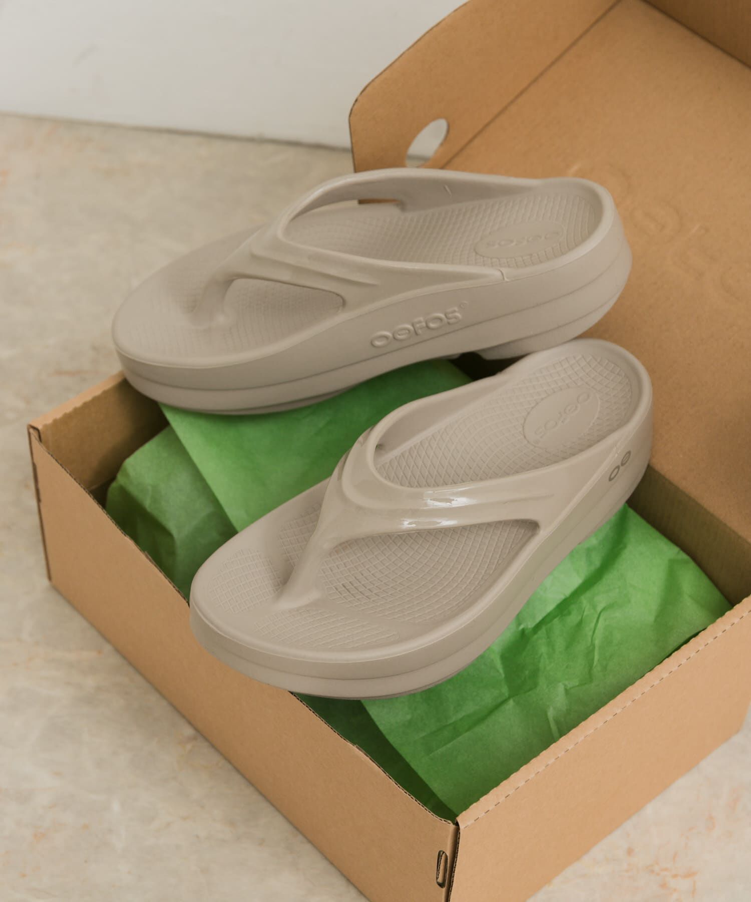 URBAN RESEARCH DOORS「OOFOS　OOmega」|サンダル|