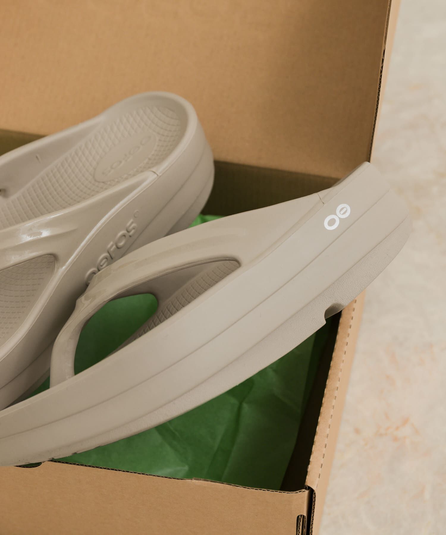 URBAN RESEARCH DOORS「OOFOS　OOmega」|サンダル|