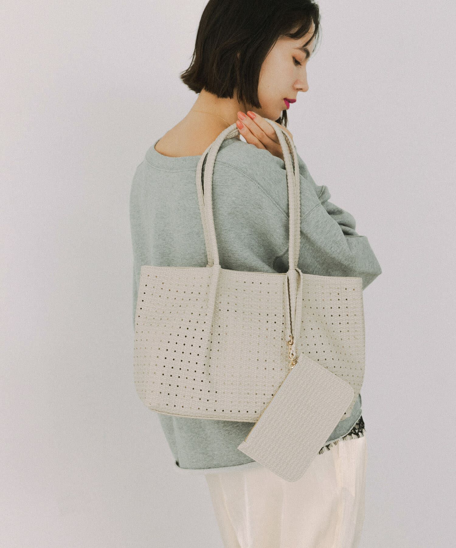 RODE SKO「ポーチ付パンチングミドルトートバッグ」|トートバッグ|