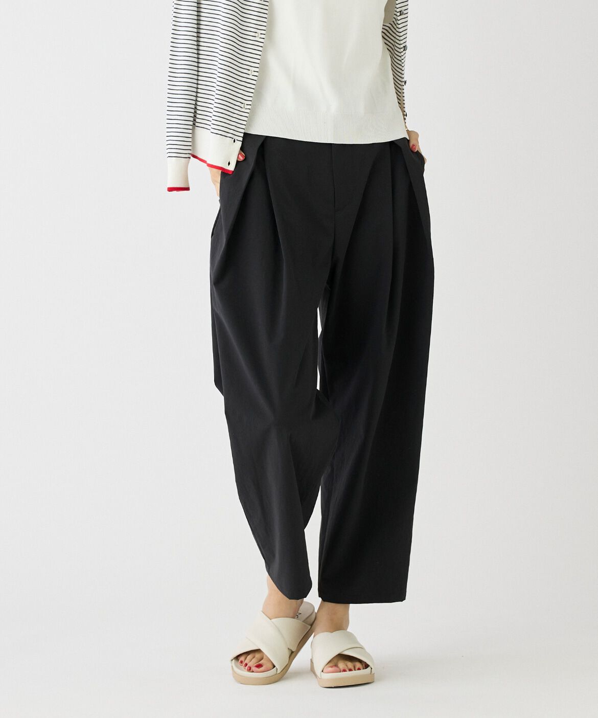 DAY by DAY it&rsquo;s international「バレルシルエットカーヴィパンツ」|スラックス|ブラック