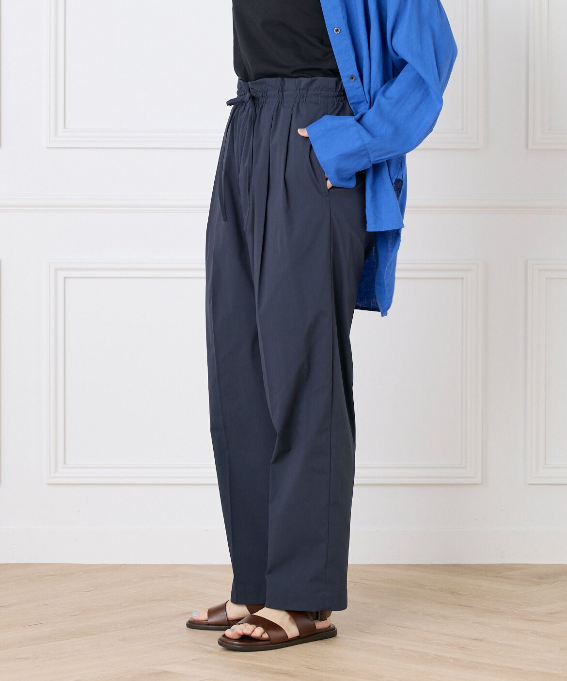 DAY by DAY it&rsquo;s international「タックテーパードイージーパンツ」|スラックス|ネイビー