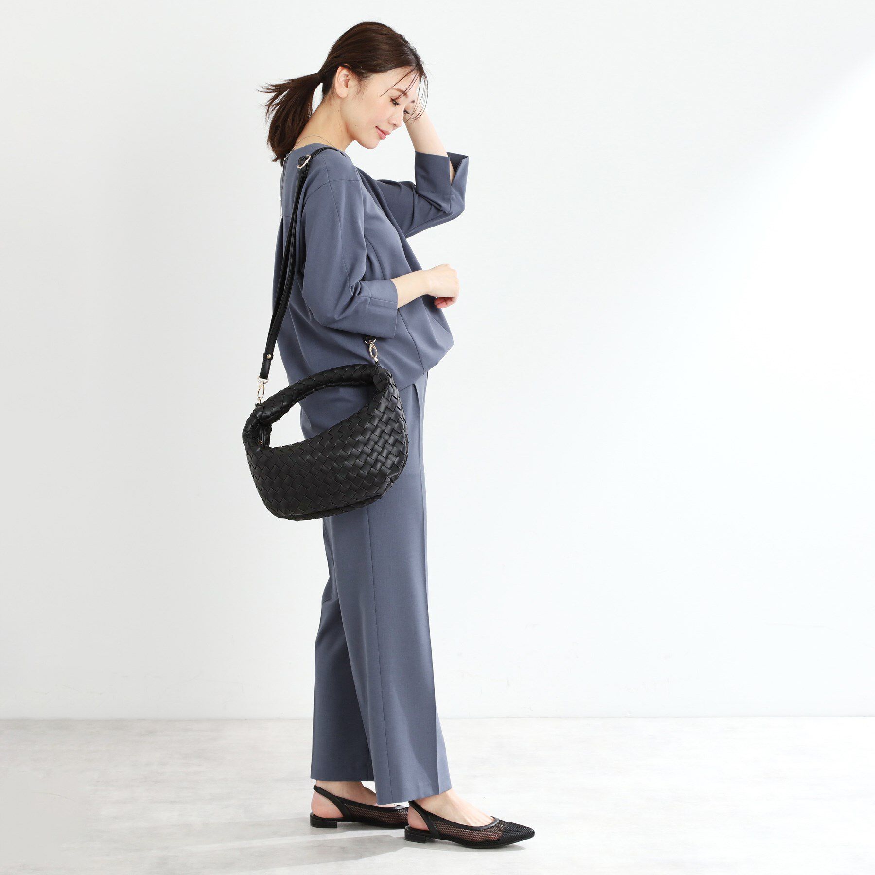 Reflect「【マシンウォッシュ可／セットアップ可能】ドルマンスリーブVネックブラウス」|シャツ・ブラウス|