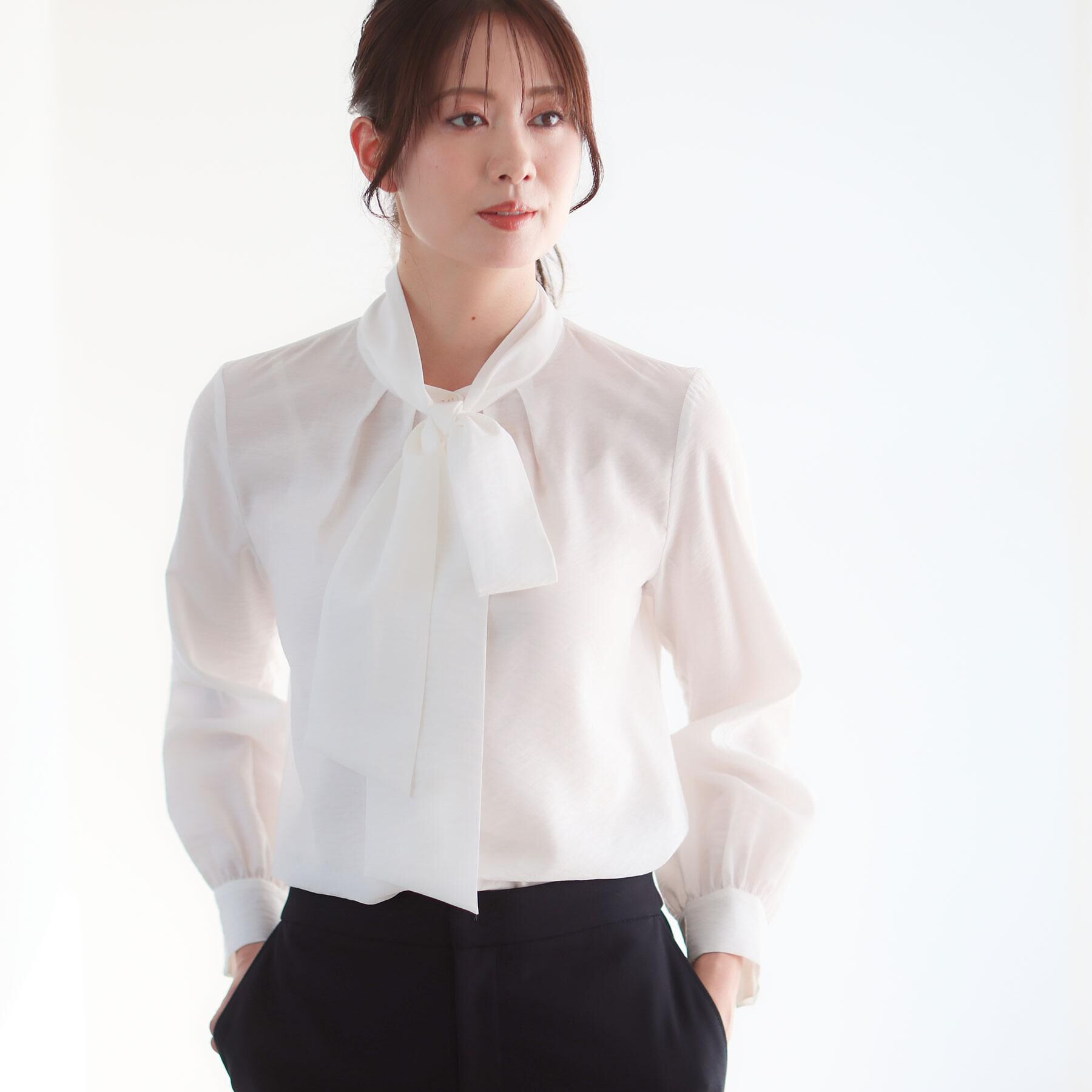 Reflect「【通勤／ボウタイ取り外し可】ボウタイ付きバンドカラーブラウス」|シャツ・ブラウス|