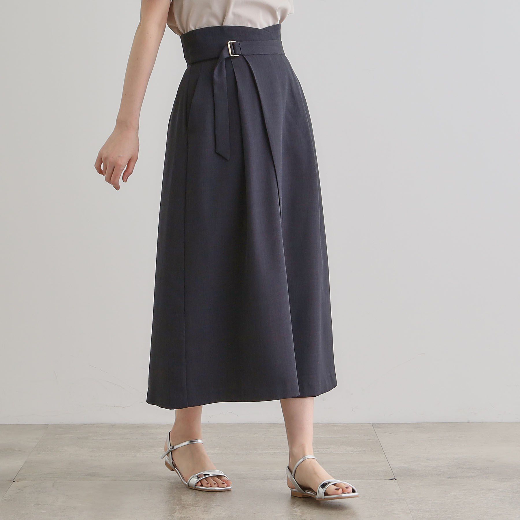 grove「エレガントに着こなすラップ風タックスカート」|スカート|