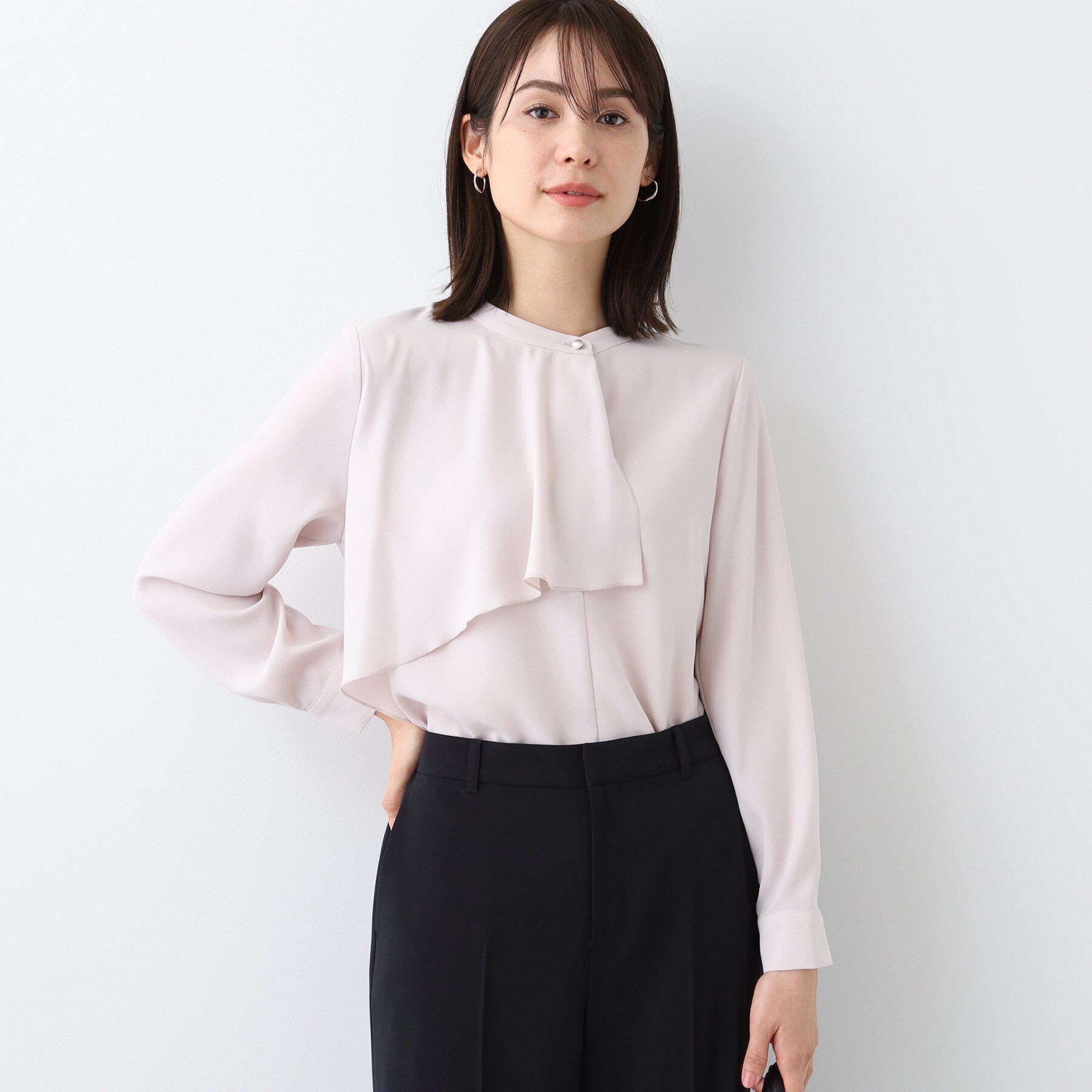 INDIVI「【洗える／UVケア】ヨークフリルブラウス」|シャツ・ブラウス|ピンクベージュ(05