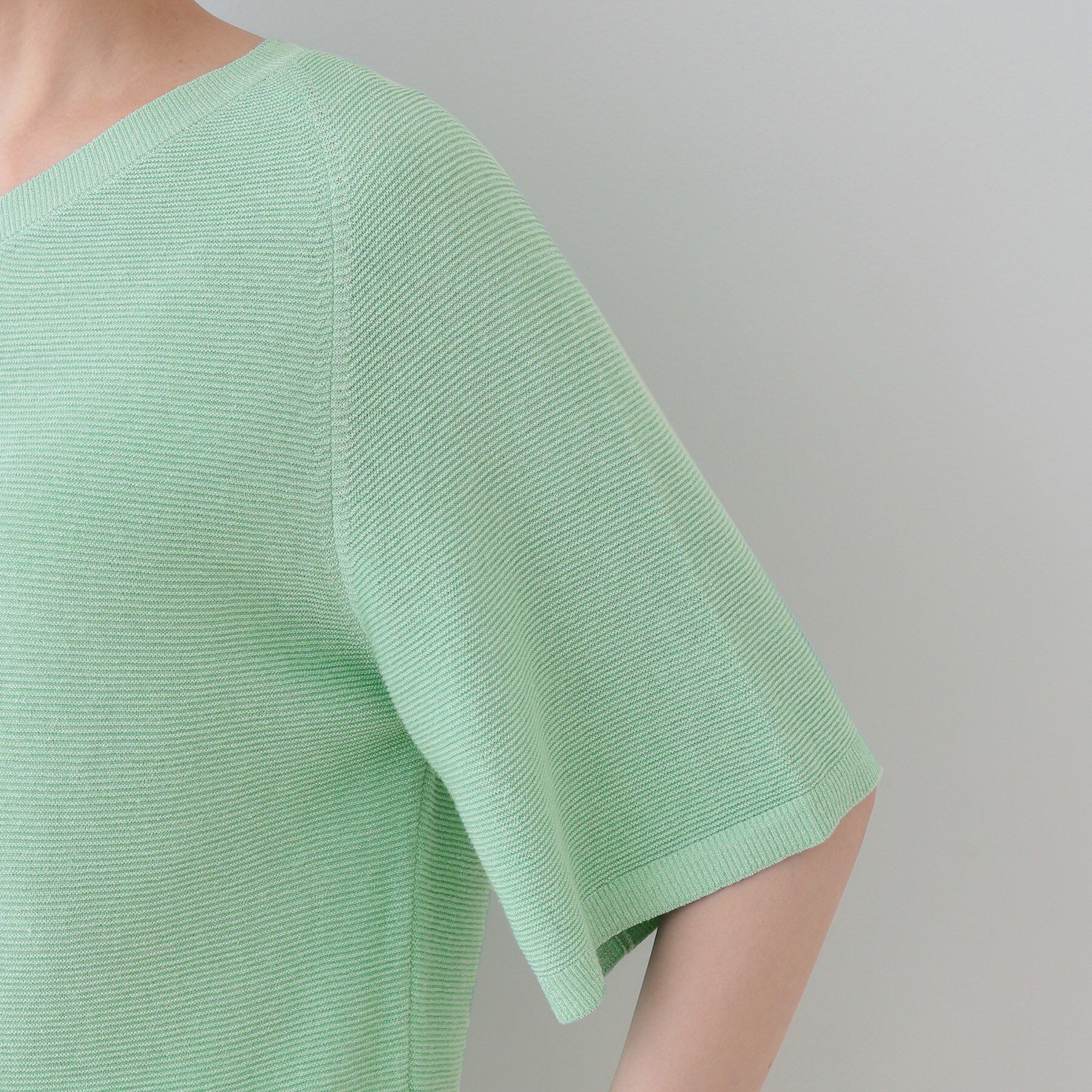 INDIVI「新色登場！【上品ラメ素材】フレアスリーブニット」|ニット・セーター|