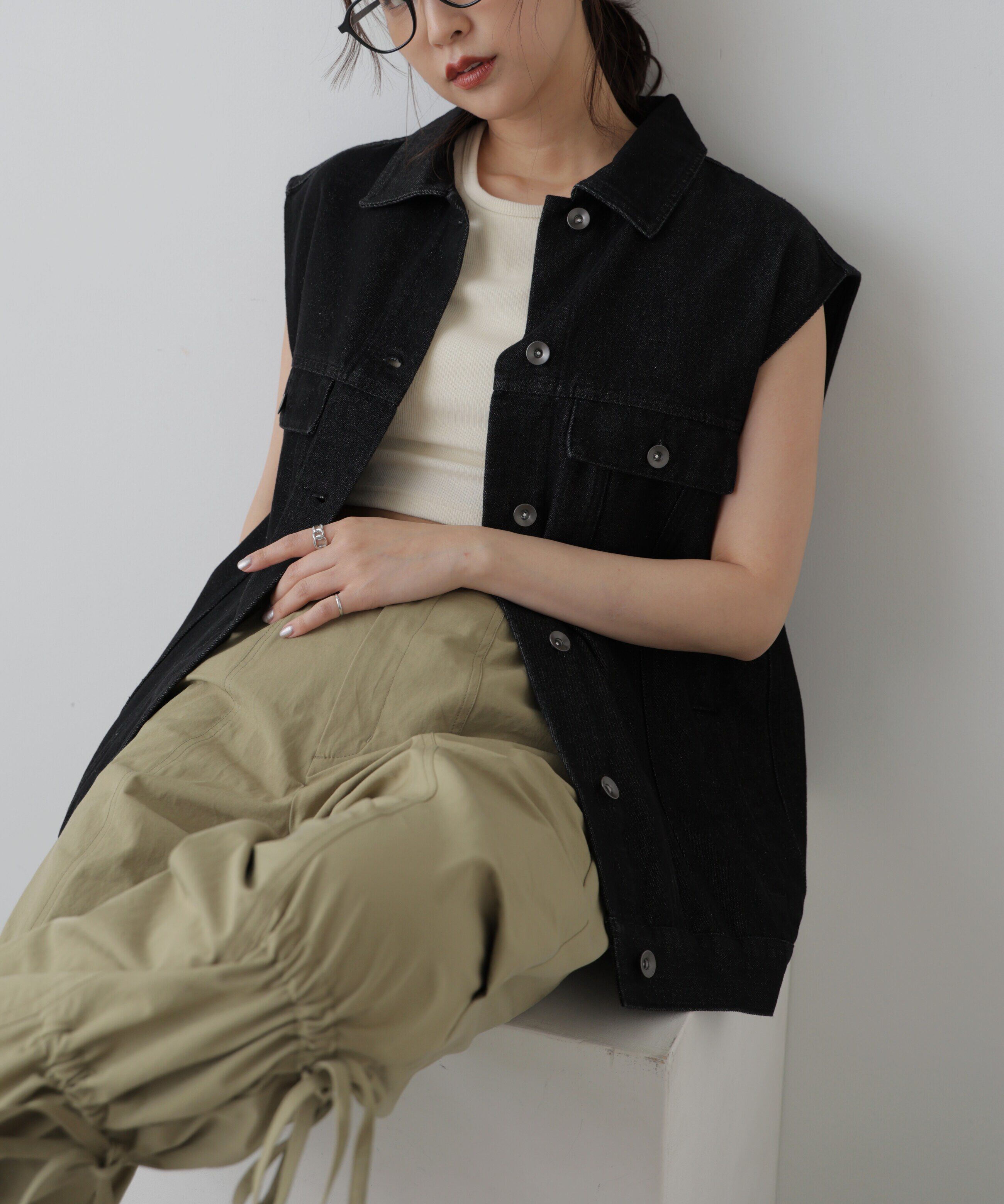  「ミドル丈デニムベスト」|ブルゾン・スタジャン|ブラックデニ
