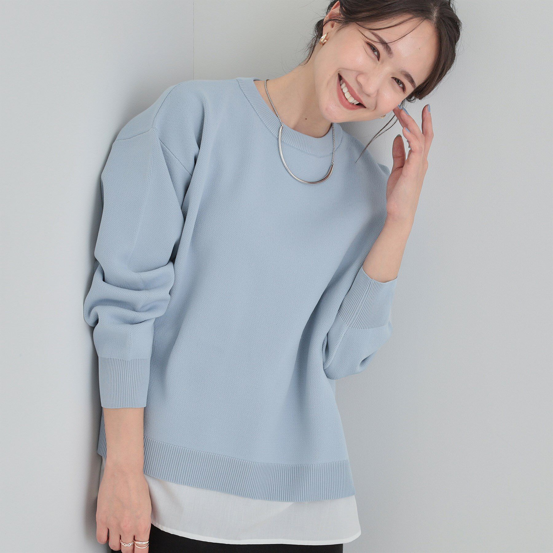 SHOO･LA･RUE「【高レビュー/洗濯機可/S-LL】さらに軽くなった スポンディッシュ裾フェイクトップス」|ニット・セーター|サックスブルー(09