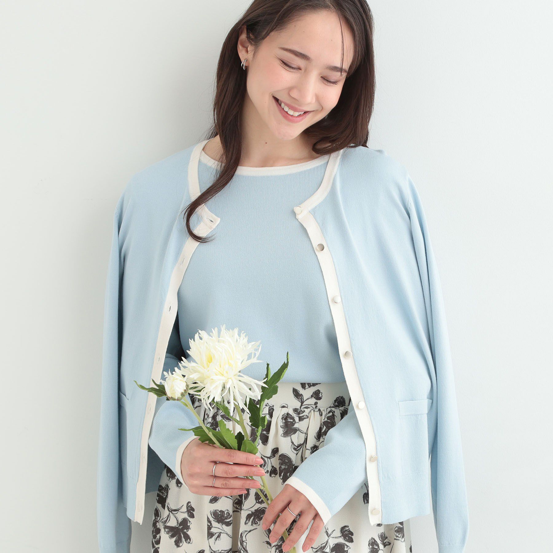 SHOO･LA･RUE「【洗濯機可/S-LL/アンサンブル可】パールボタンが上品　華やぎ配色カーディガン」|カーディガン|ブルー(591)