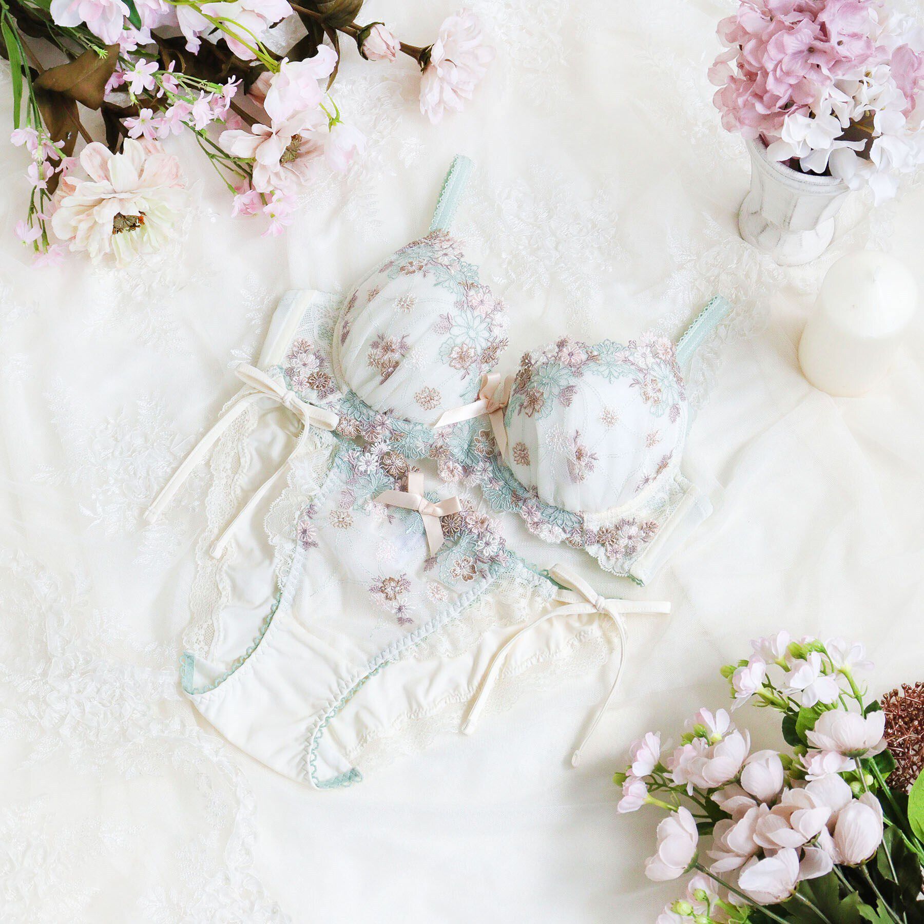 Risa Magli「アレッタ ブラジャー（B-D）＜サイドシェイプ＞」|インナー|