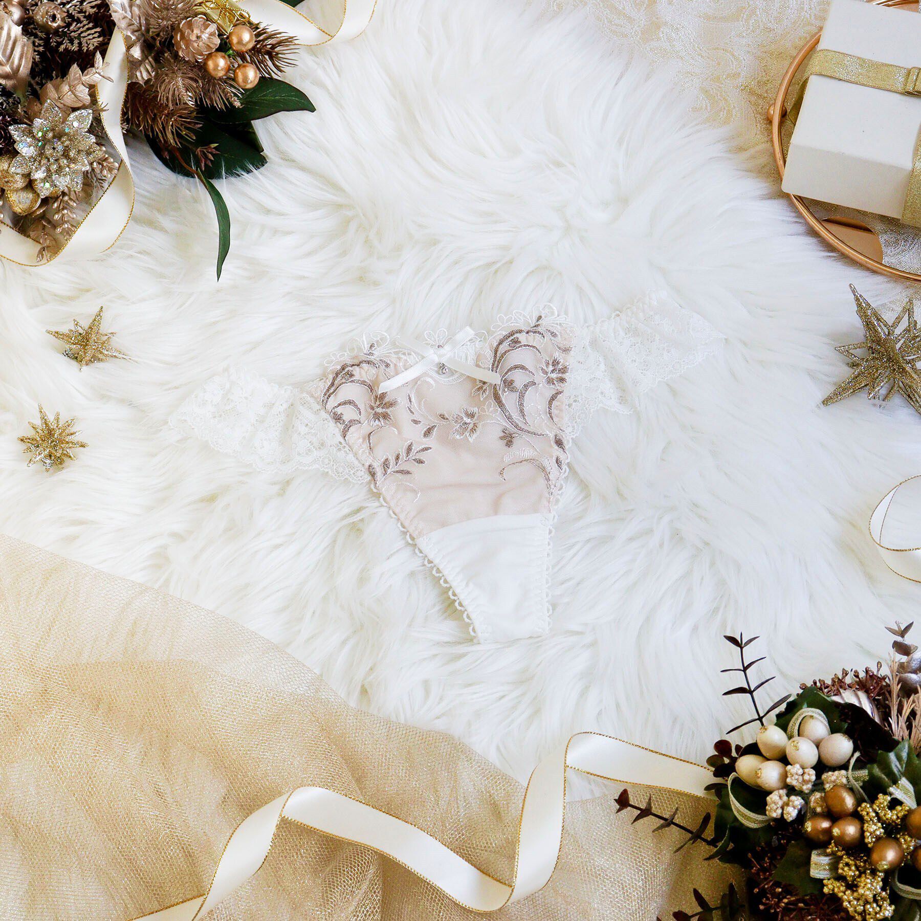 Risa Magli「アンシェラ Tバックショーツ」|インナー|ベージュ(052)