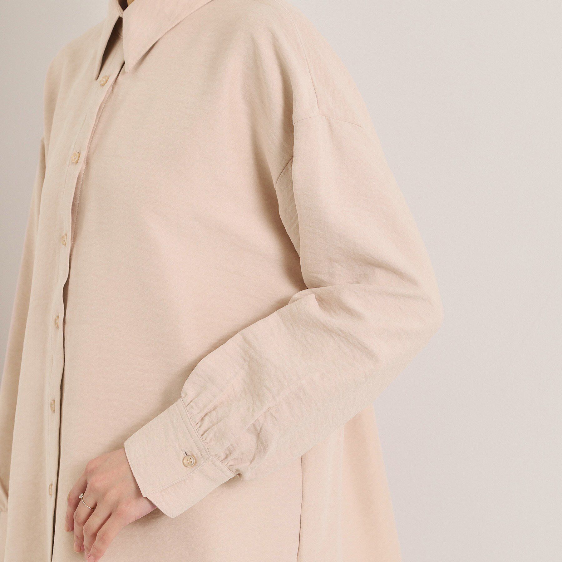 ITS&rsquo;DEMO「【手洗い可／セットアップ可】サテンピーチシャツ」|シャツ・ブラウス|