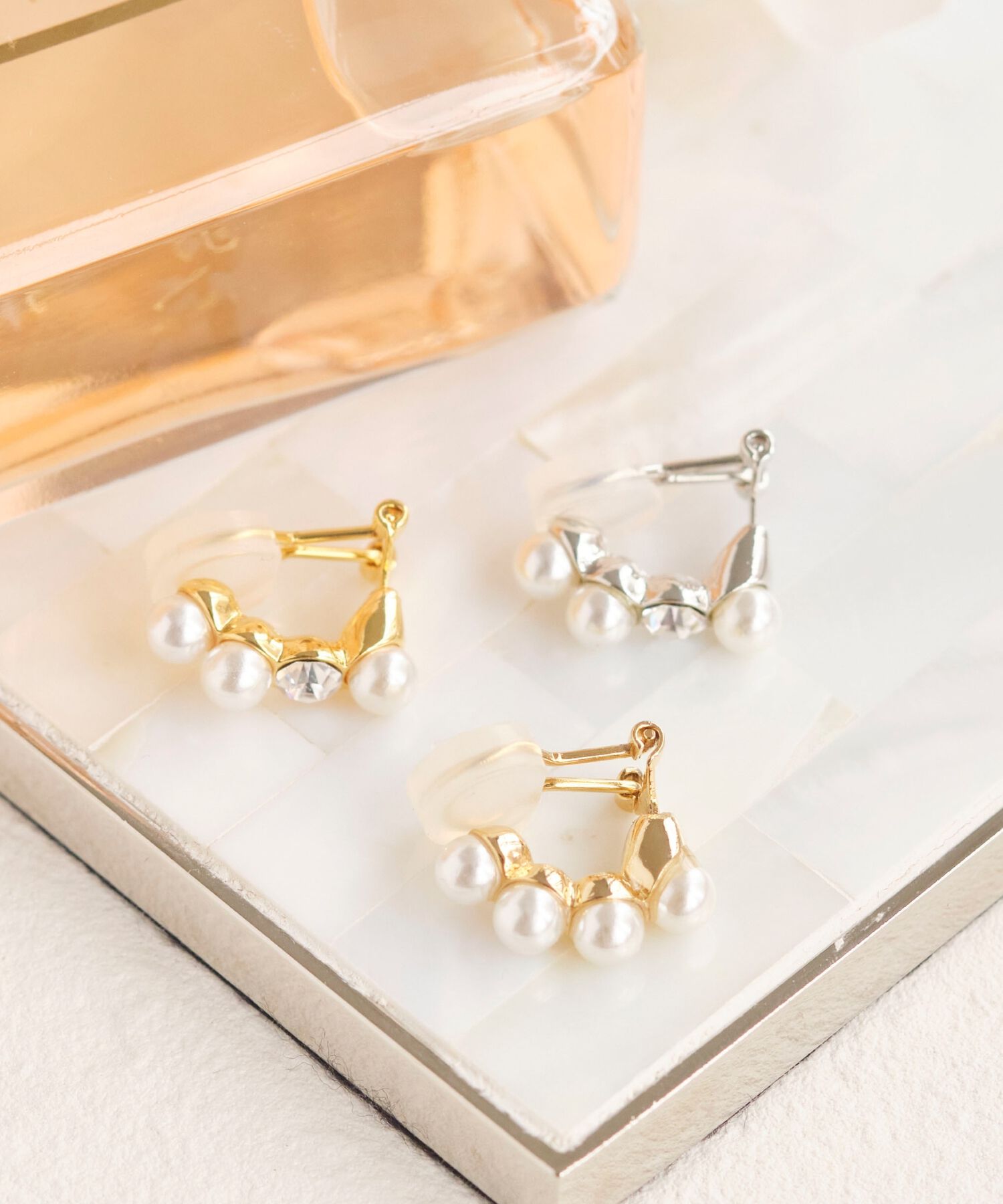 Phoebe「【シリーズ累計販売15000点突破】痛くないシリーズノーブルパールシャインエアリーイヤリング」|イヤリング|