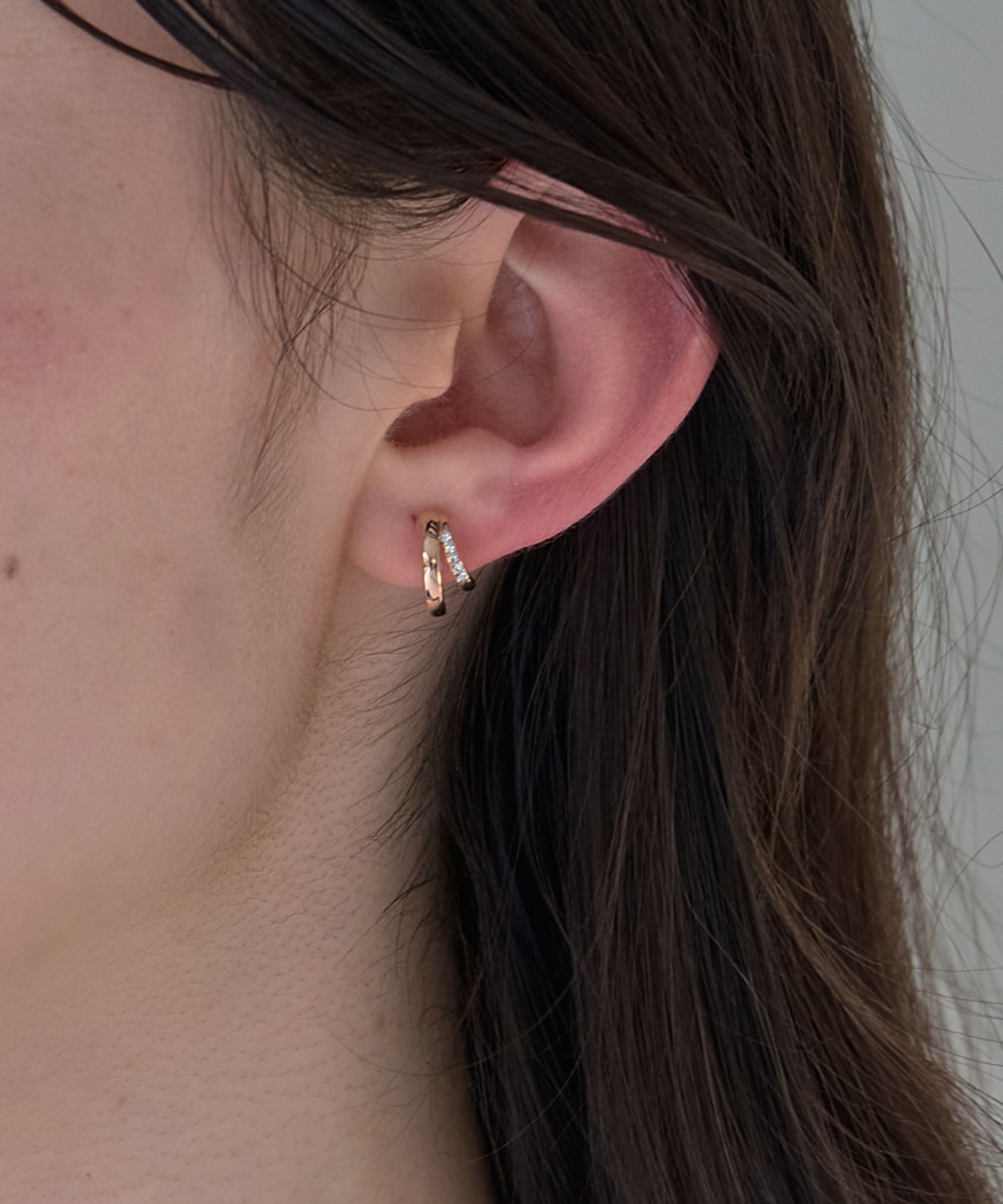 Phoebe「【金属アレルギー対応/痛くないシリーズ】シャインループフィットイヤリング　シャンパンゴールド」|イヤリング|