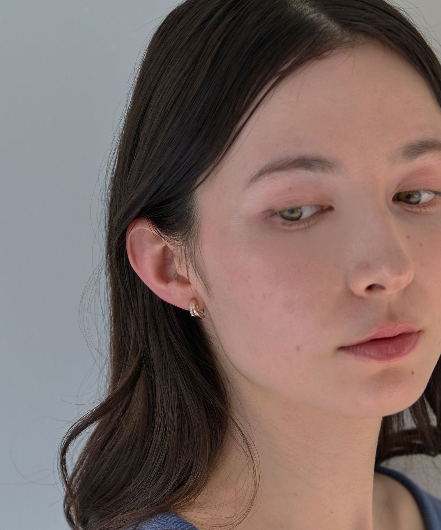 Phoebe「【金属アレルギー対応/痛くないシリーズ】シャインループフィットイヤリング　シャンパンゴールド」|イヤリング|