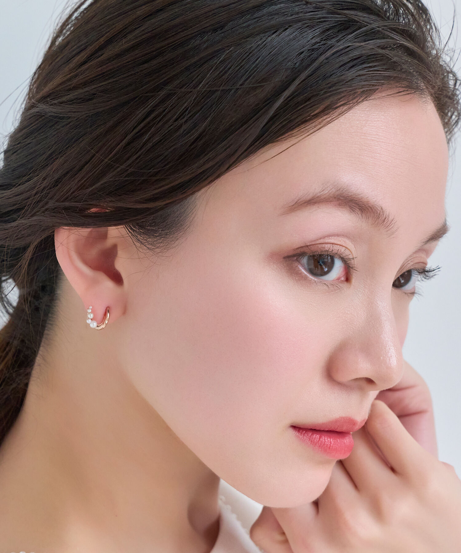 Phoebe「【痛くないシリーズ】ミルキーウェイパールフロートライトフィットイヤリング　シャンパンゴールド」|イヤリング|