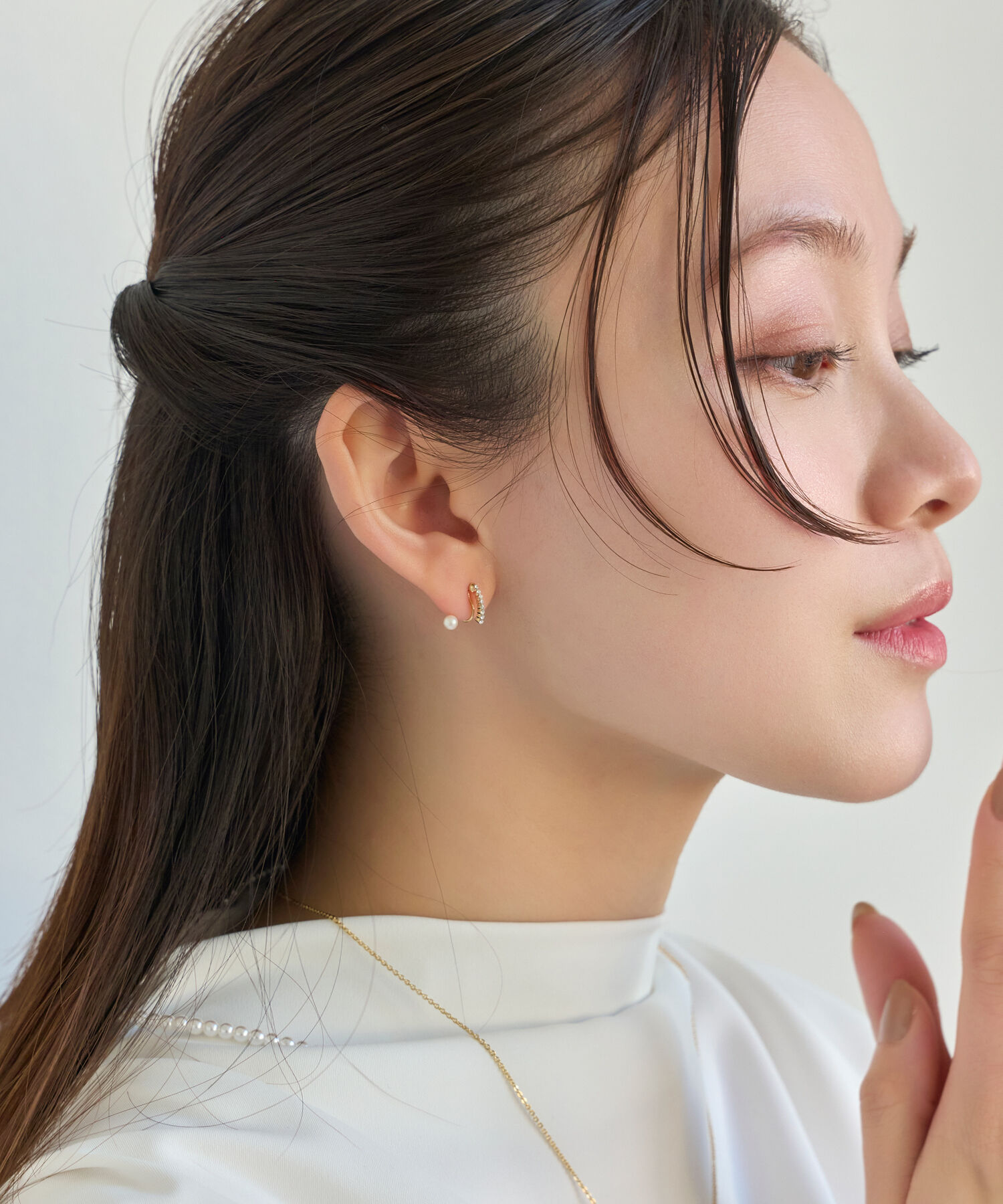 Phoebe「【痛くないシリーズ】ラインストーンパールフロートライトフィットイヤリング　ゴールド」|イヤリング|