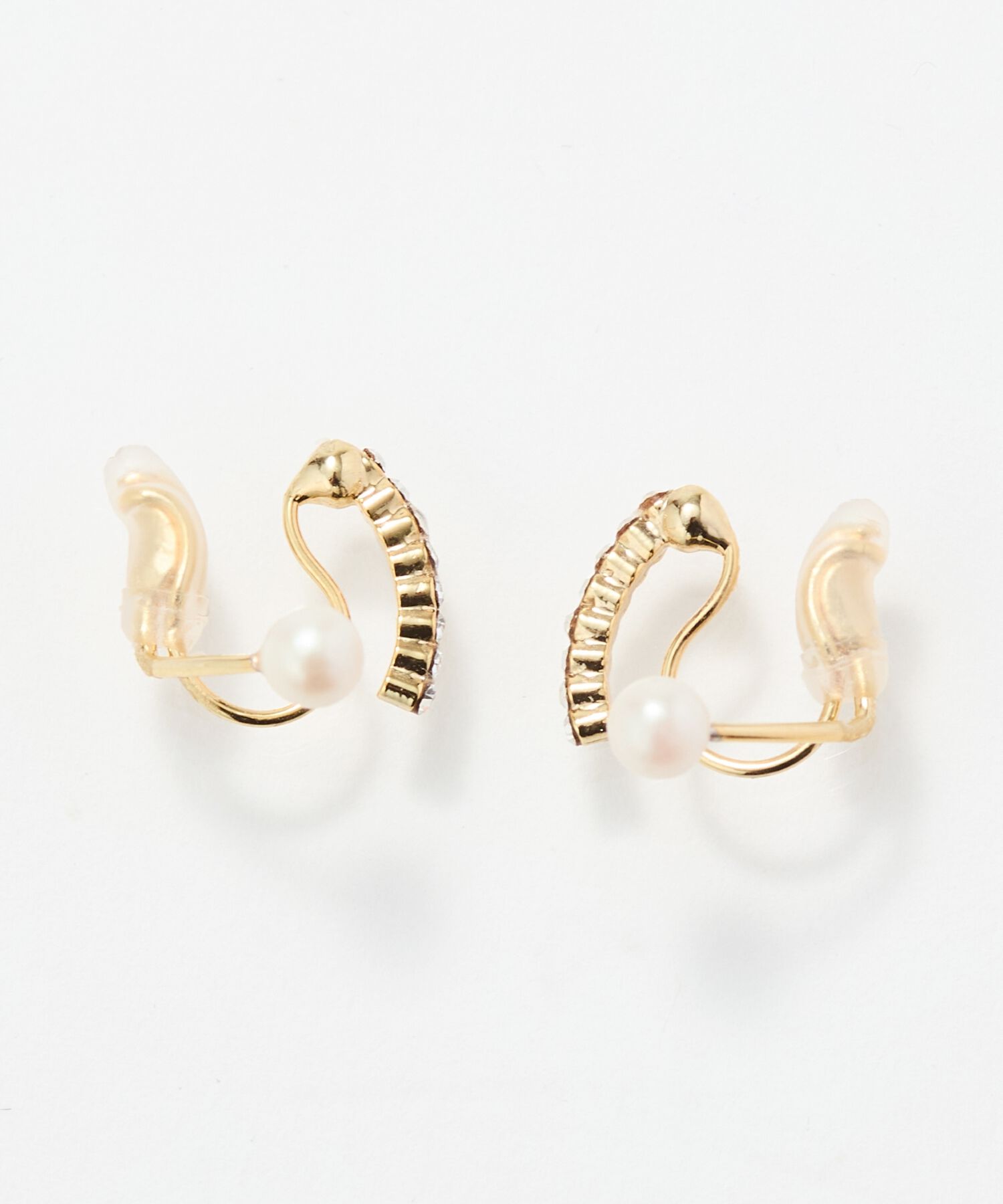 Phoebe「【痛くないシリーズ】ラインストーンパールフロートライトフィットイヤリング　ゴールド」|イヤリング|