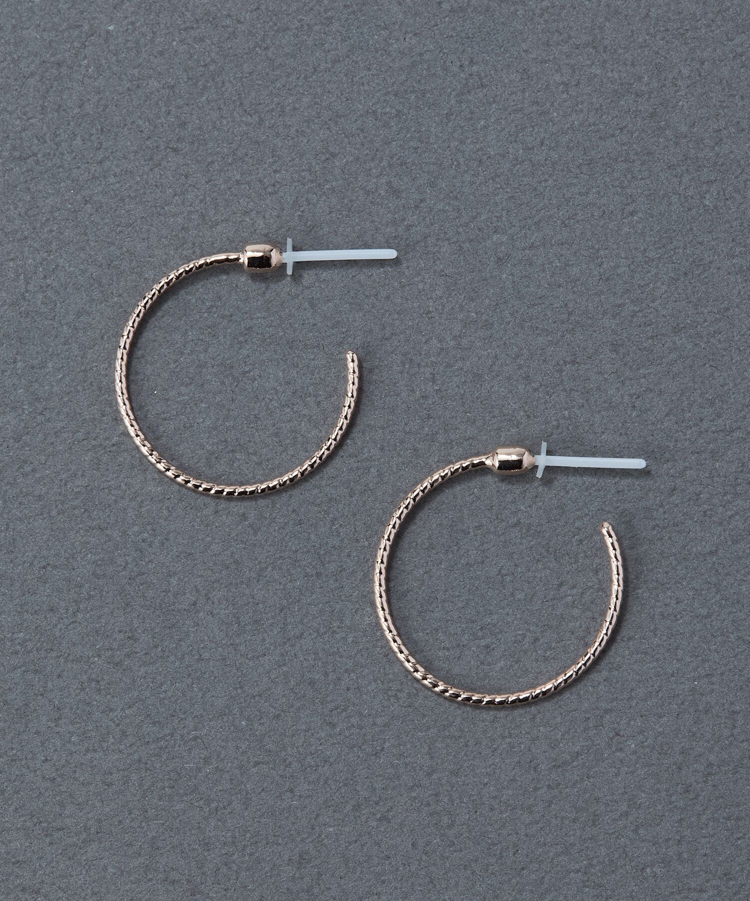 Phoebe「【金属アレルギー対応】ファインスレッドフープセラミックポストピアス」|ピアス|