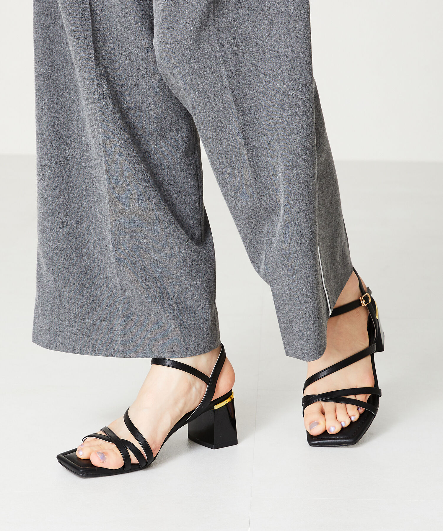 ORiental TRaffic「ナローストラップメタリックラインサンダル/41208」|サンダル|