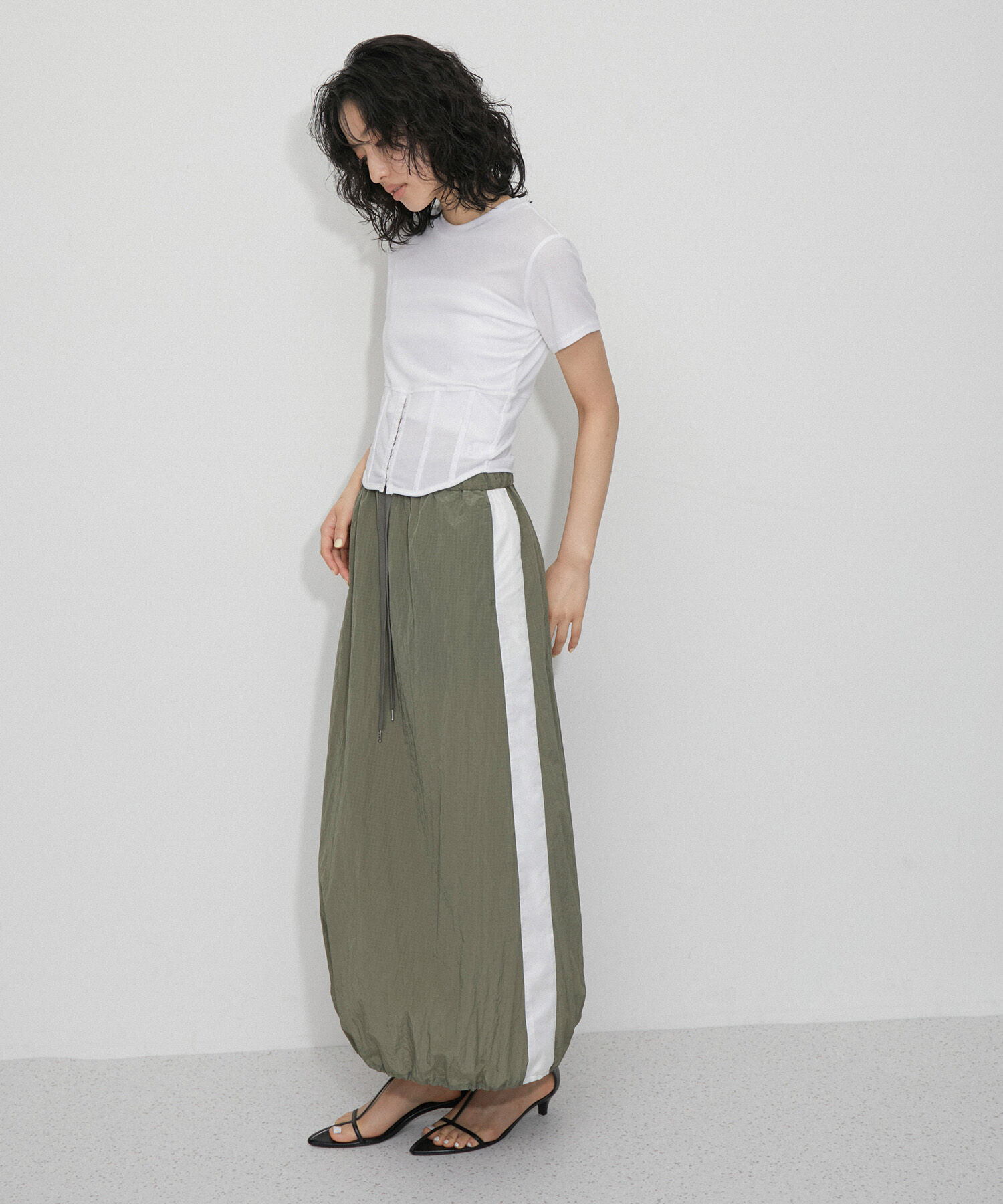 ADAM ET ROPE'「【サステナブル】ドロストヘムラインスカート」|スカート|