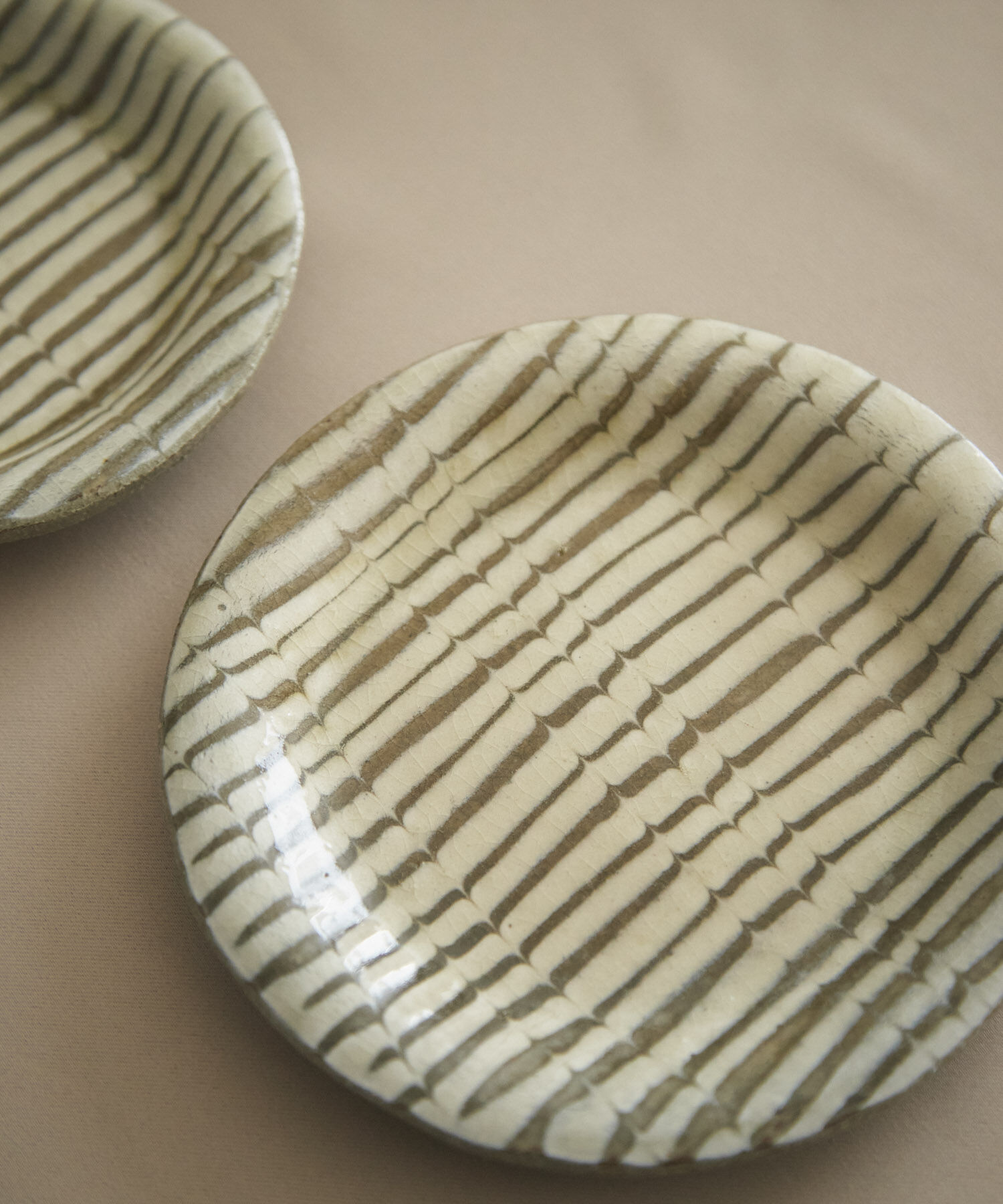 URBAN RESEARCH DOORS「塩幡桃子　4寸プレート フェザーコーム」|食器・キッチングッズ|