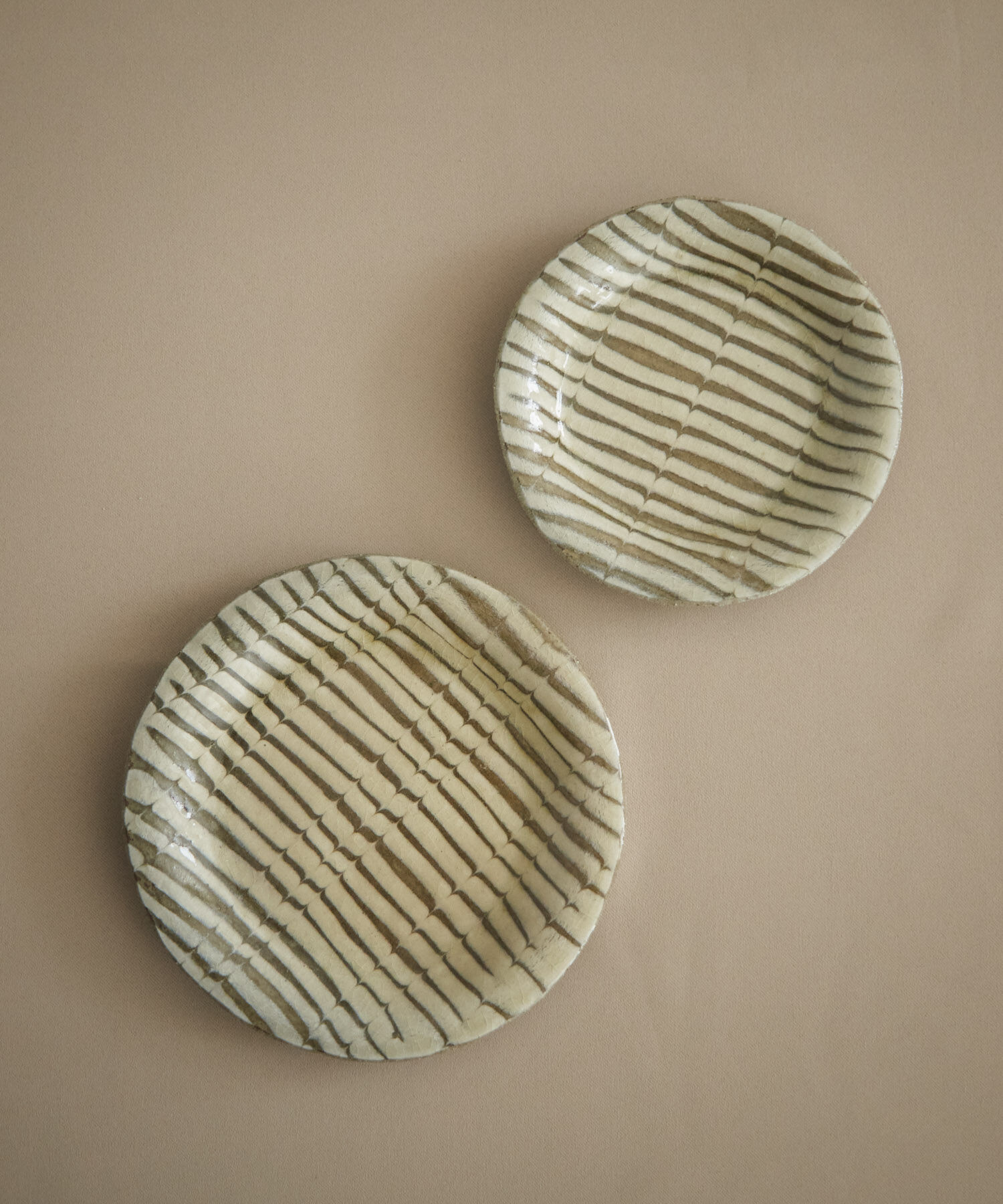 URBAN RESEARCH DOORS「塩幡桃子　4寸プレート フェザーコーム」|食器・キッチングッズ|