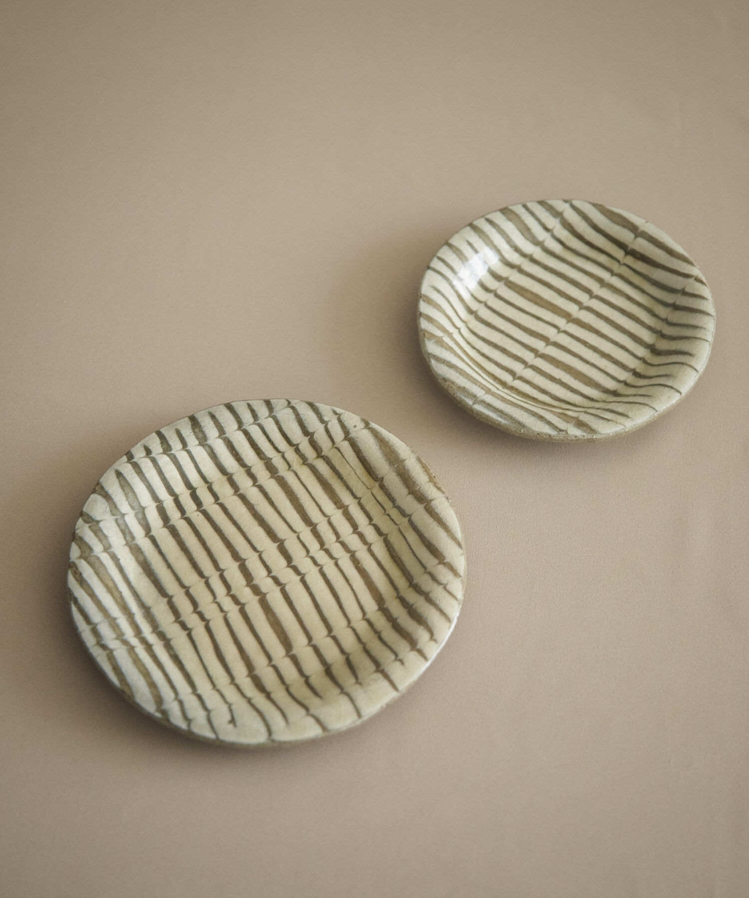 URBAN RESEARCH DOORS「塩幡桃子　4寸プレート フェザーコーム」|食器・キッチングッズ|