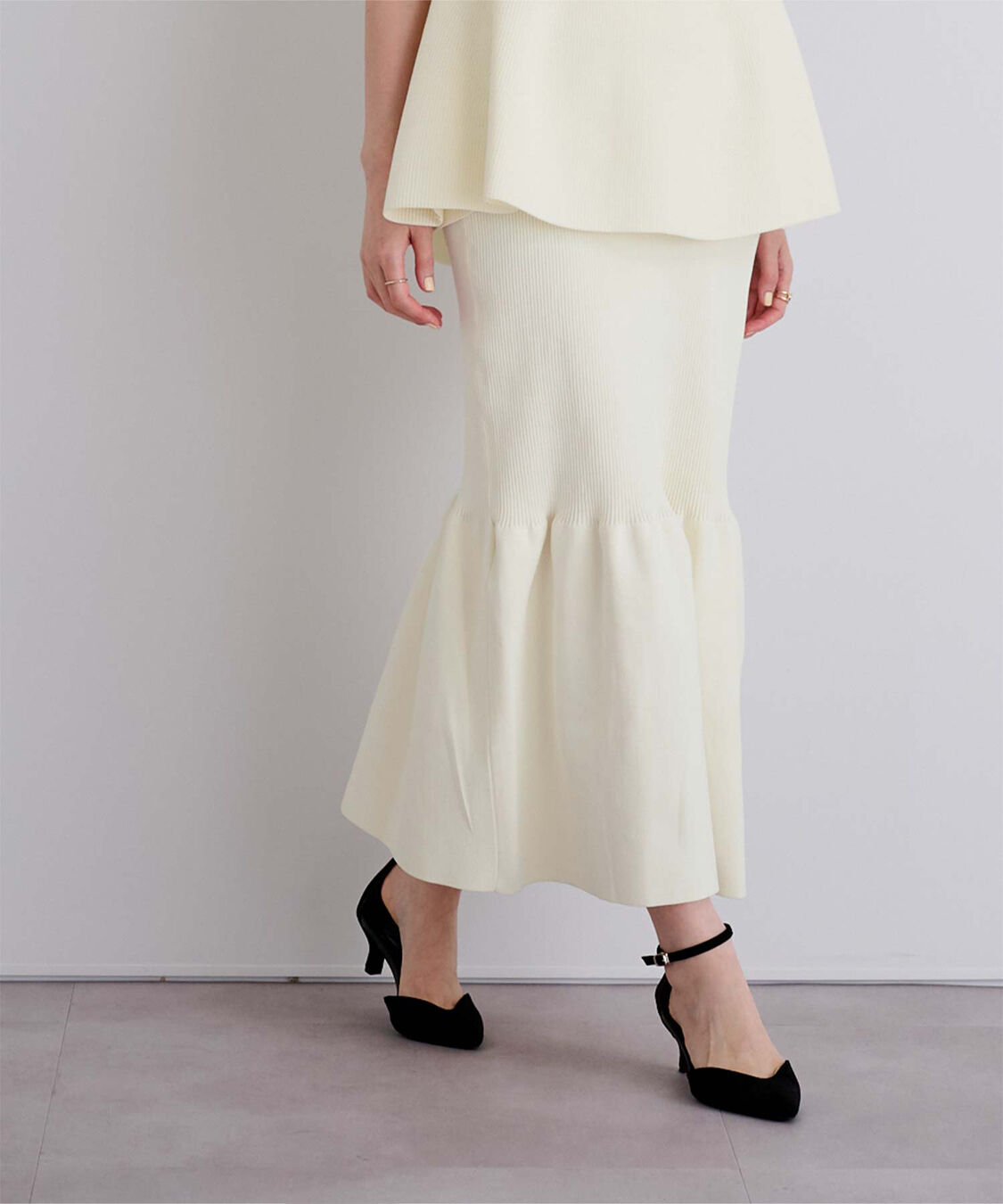 ur's「スポンディッシュティアードニットスカート」|スカート|アイボリー