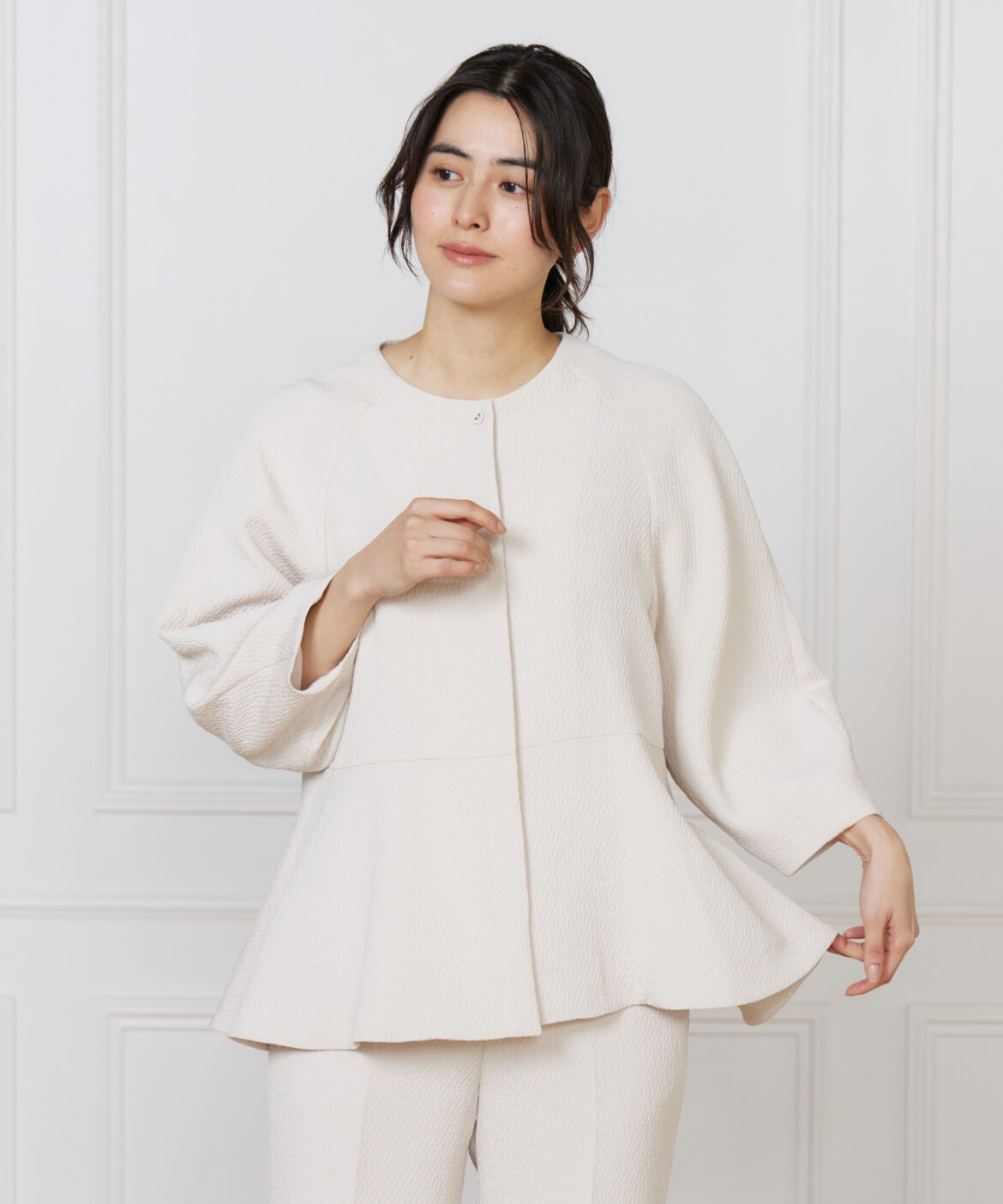 7-IDconcept.「《大きいサイズ》切り替えタックブラウスジャケット」|ノーカラージャケット|