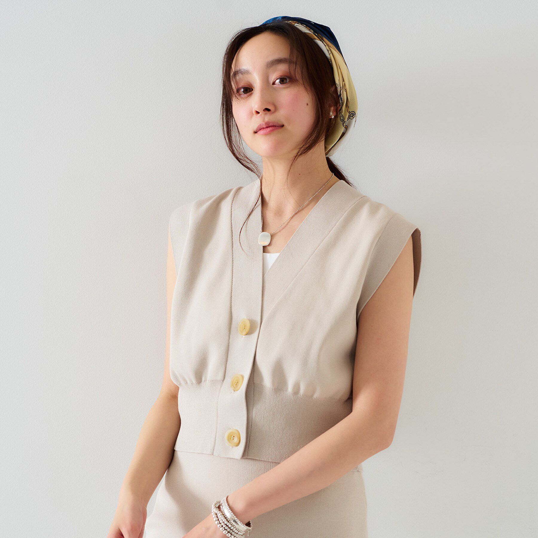 UNTITLED「【セットアップ可能】コンパクトニットベスト」|ニット・セーター|ベージュ(052)