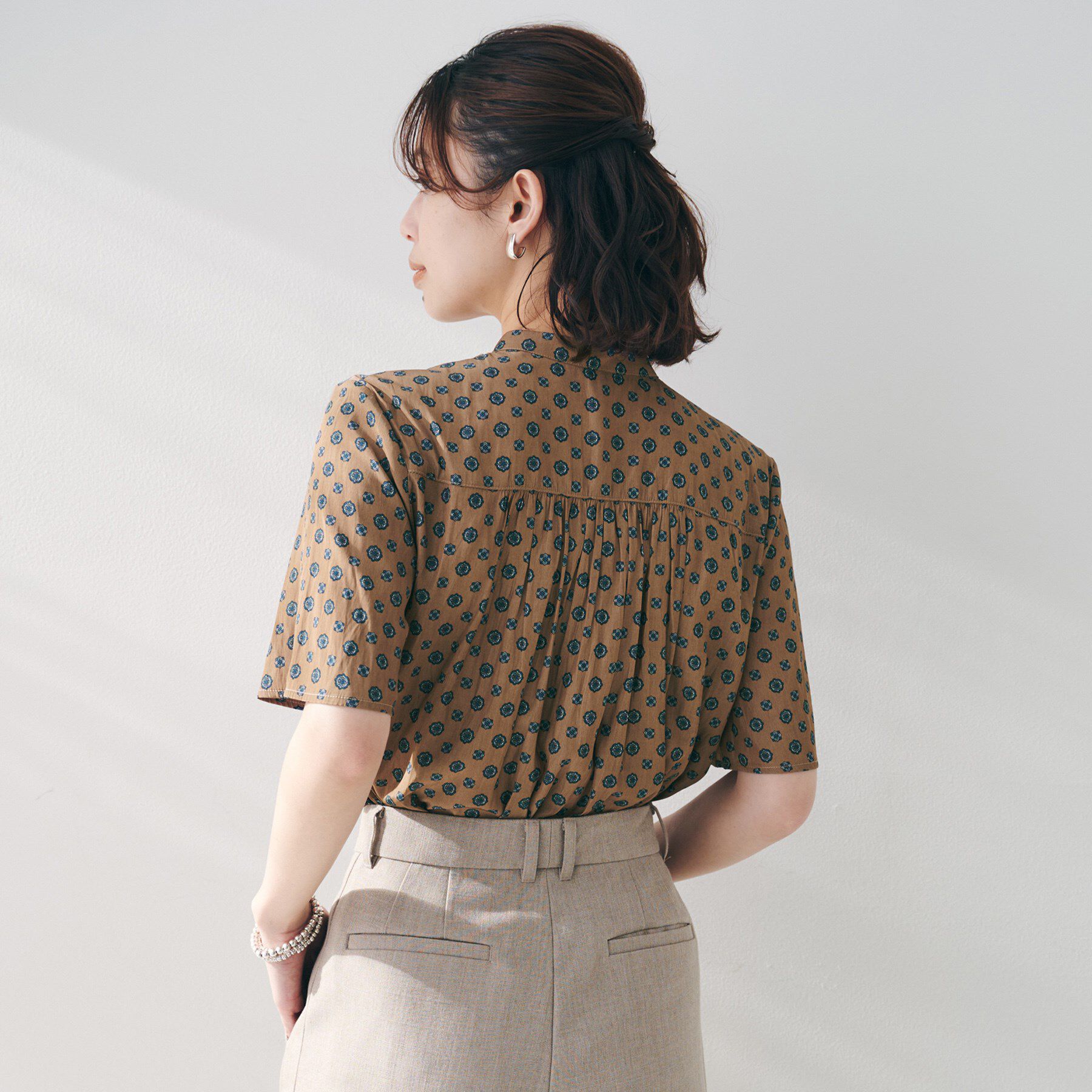 UNTITLED「【セットアップ可能/オンオフ】小紋柄ブラウス」|シャツ・ブラウス|