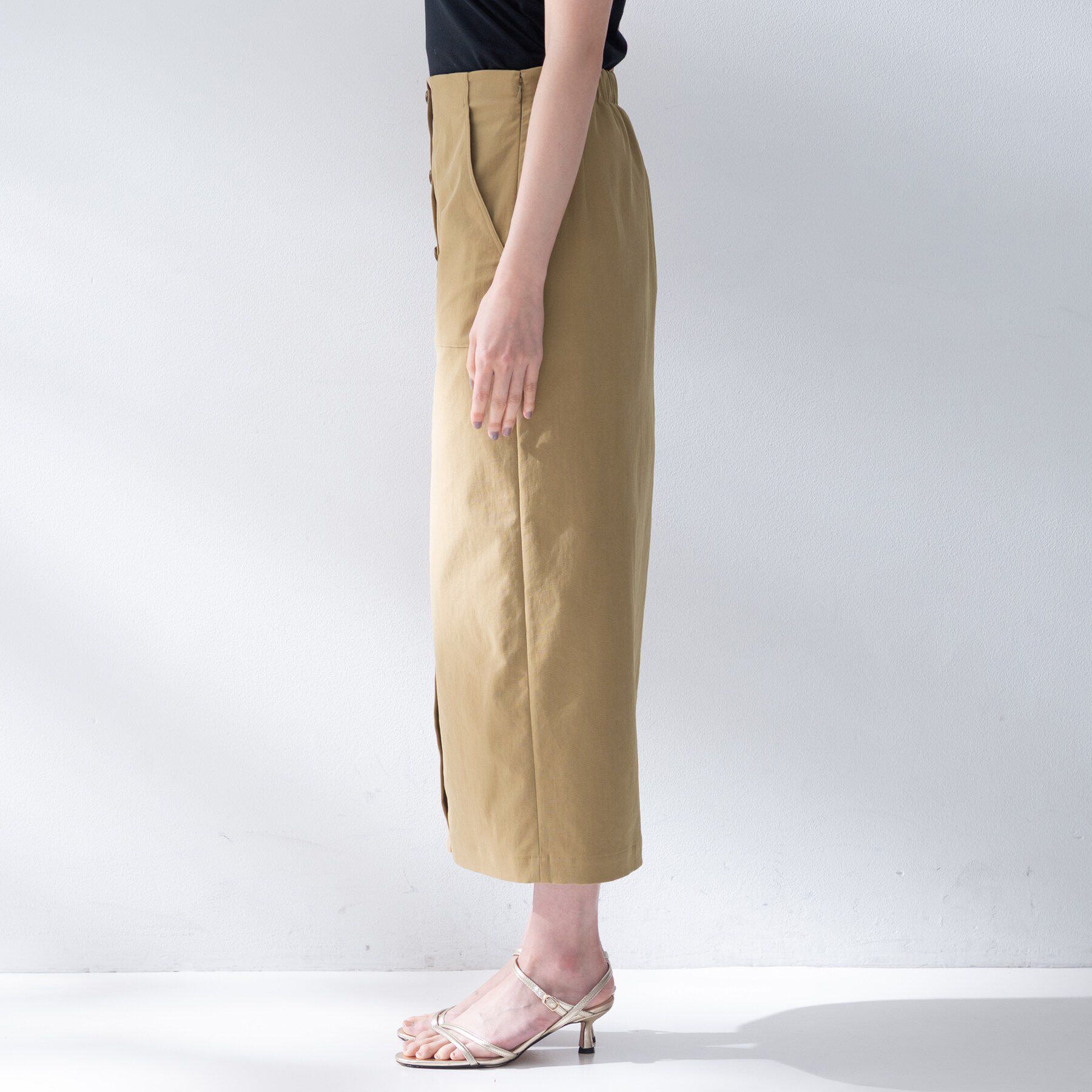 UNTITLED「【接触冷感/UVカット/吸水速乾/遮熱】ツイルボタンディティールスカート」|スカート|