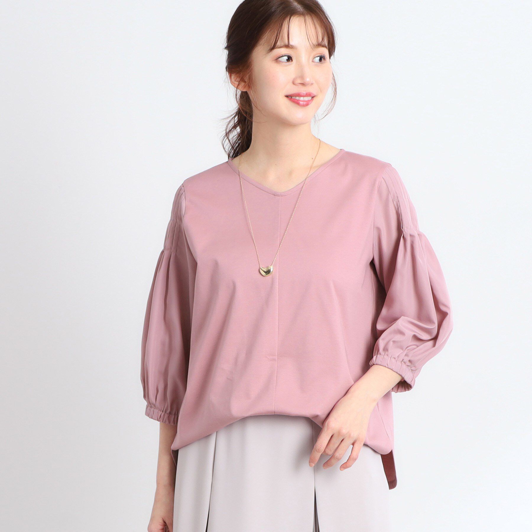 Reflect「【スカートにもパンツにも合わせやすい】キレイめTブラウス」|シャツ・ブラウス|