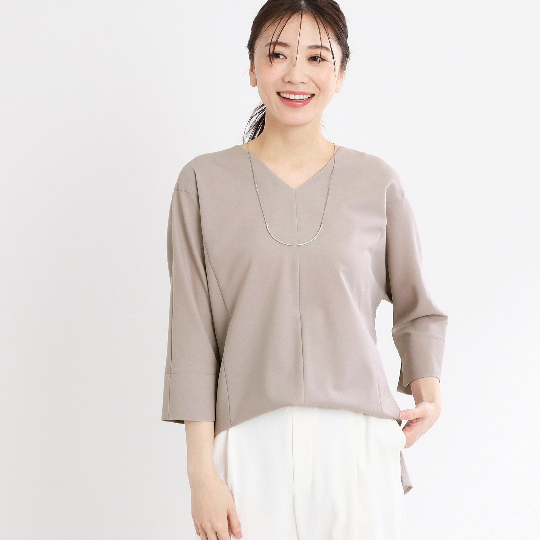 Reflect「【マシンウォッシュ可／セットアップ可能】ドルマンスリーブVネックブラウス」|シャツ・ブラウス|