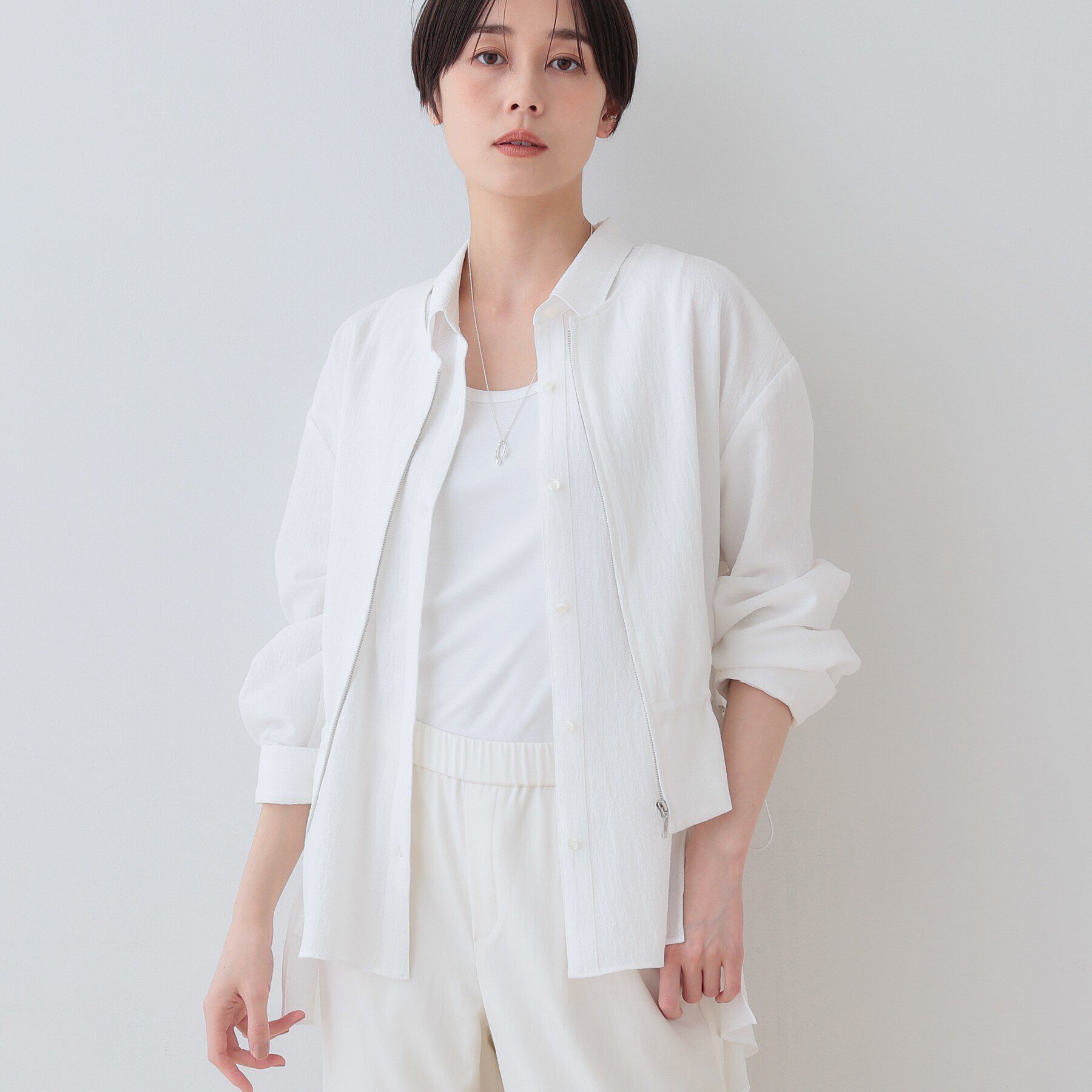 INDIVI「【洗える／凹凸素材】ドロストデザインショート丈ブルゾン」|ブルゾン・スタジャン|ホワイト(001)