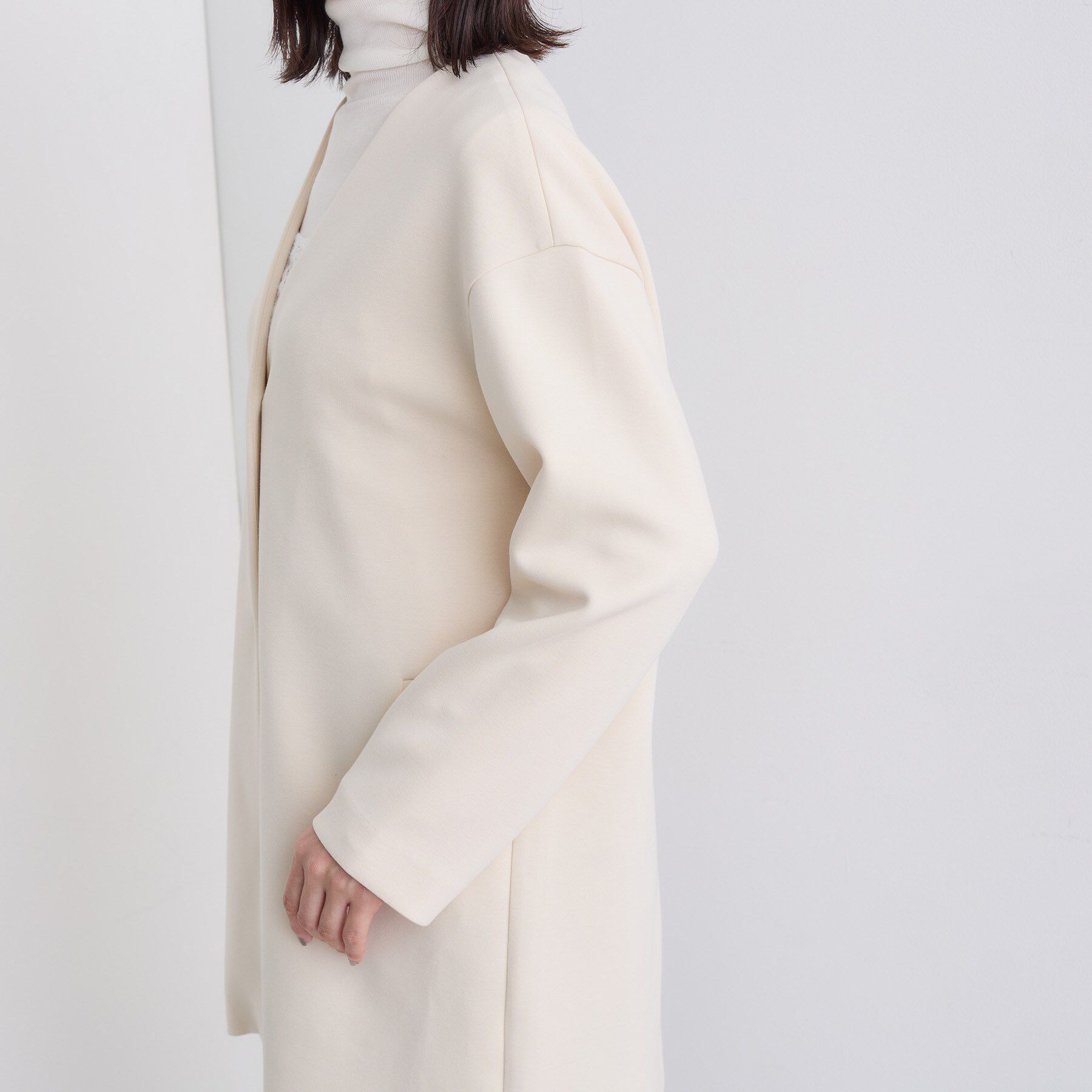 INDIVI「【秋／軽羽織り】ノーカラーミドル丈ライトコート」|ノーカラージャケット|