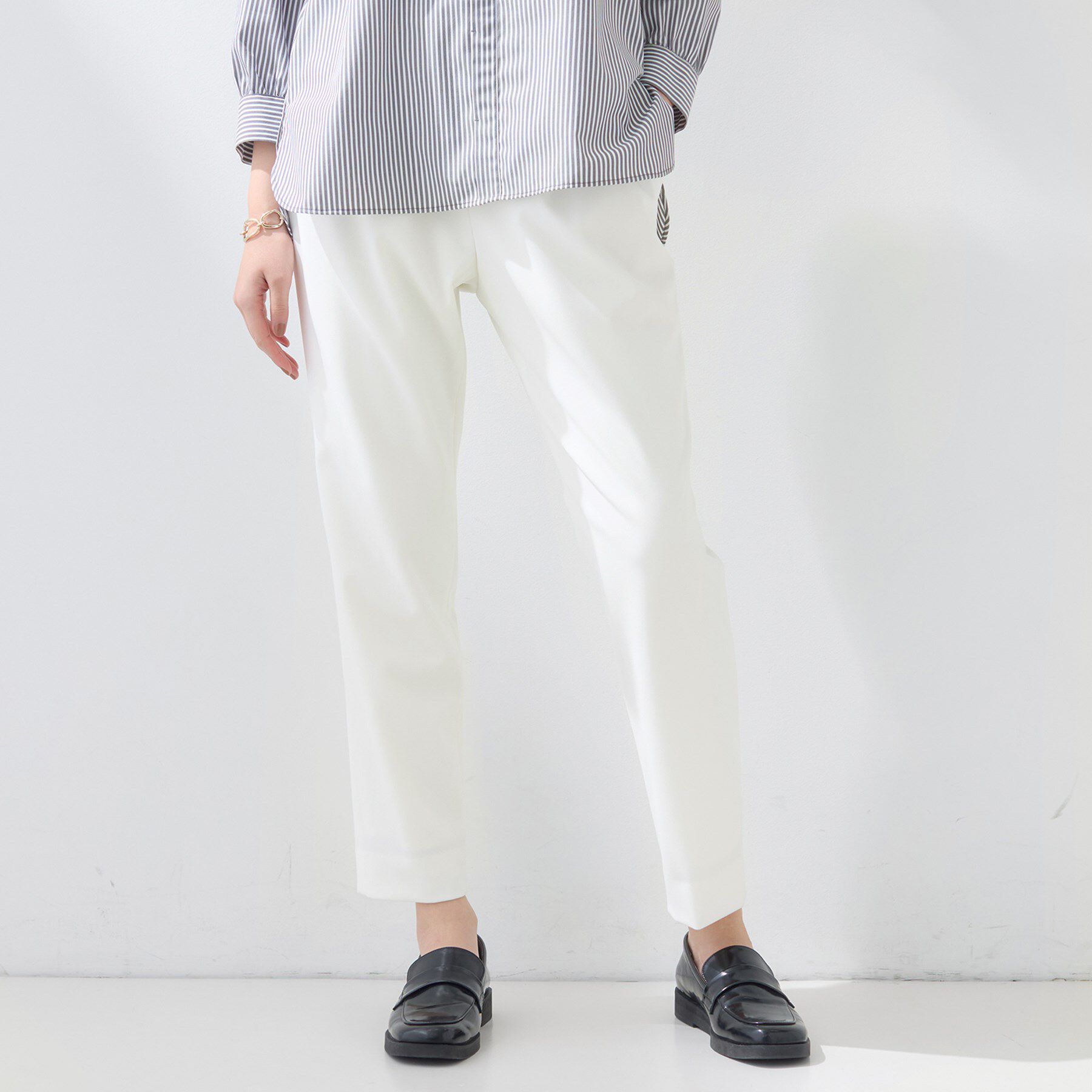 INDIVI「【褒められパンツ／高ストレッチ】タックテーパードパンツ」|その他|ホワイト(001)
