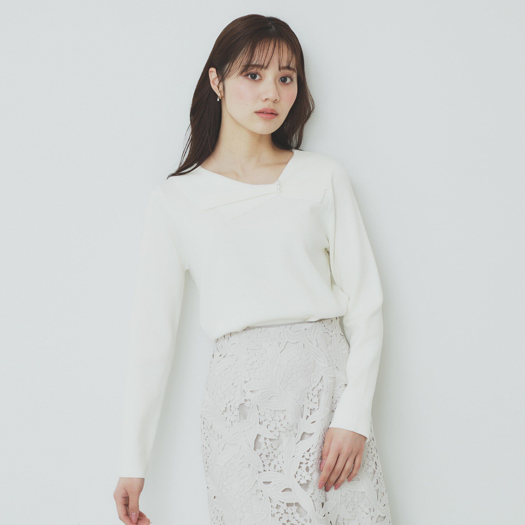 index「アシメリボンカラーニット【洗濯機洗い可】」|ニット・セーター|オフホワイト(003