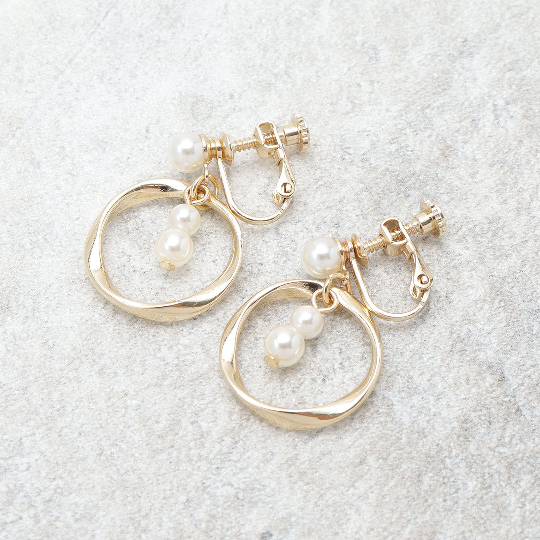 OPAQUE.CLIP「フェイクパール&times;リングメタル イヤリング」|イヤリング|ゴールド(007)