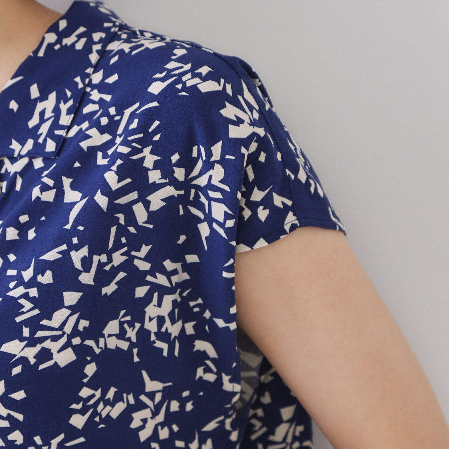 OPAQUE.CLIP「幾何柄プリントシャツ/セットアップ対応【洗える】」|シャツ・ブラウス|