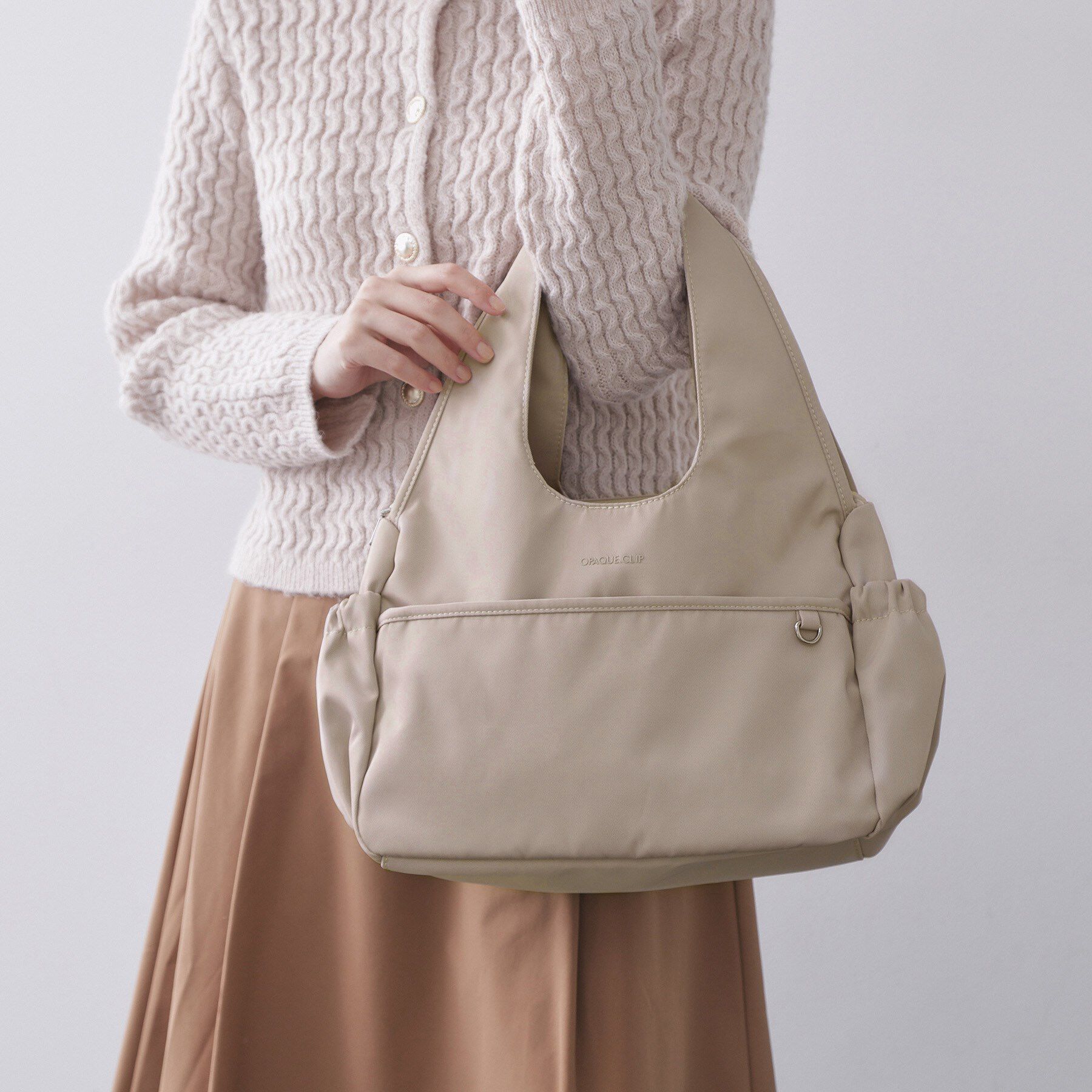 OPAQUE.CLIP「フロントポケット3層デザイントライアングルミドルトートバッグ【マルチポケット】」|トートバッグ|